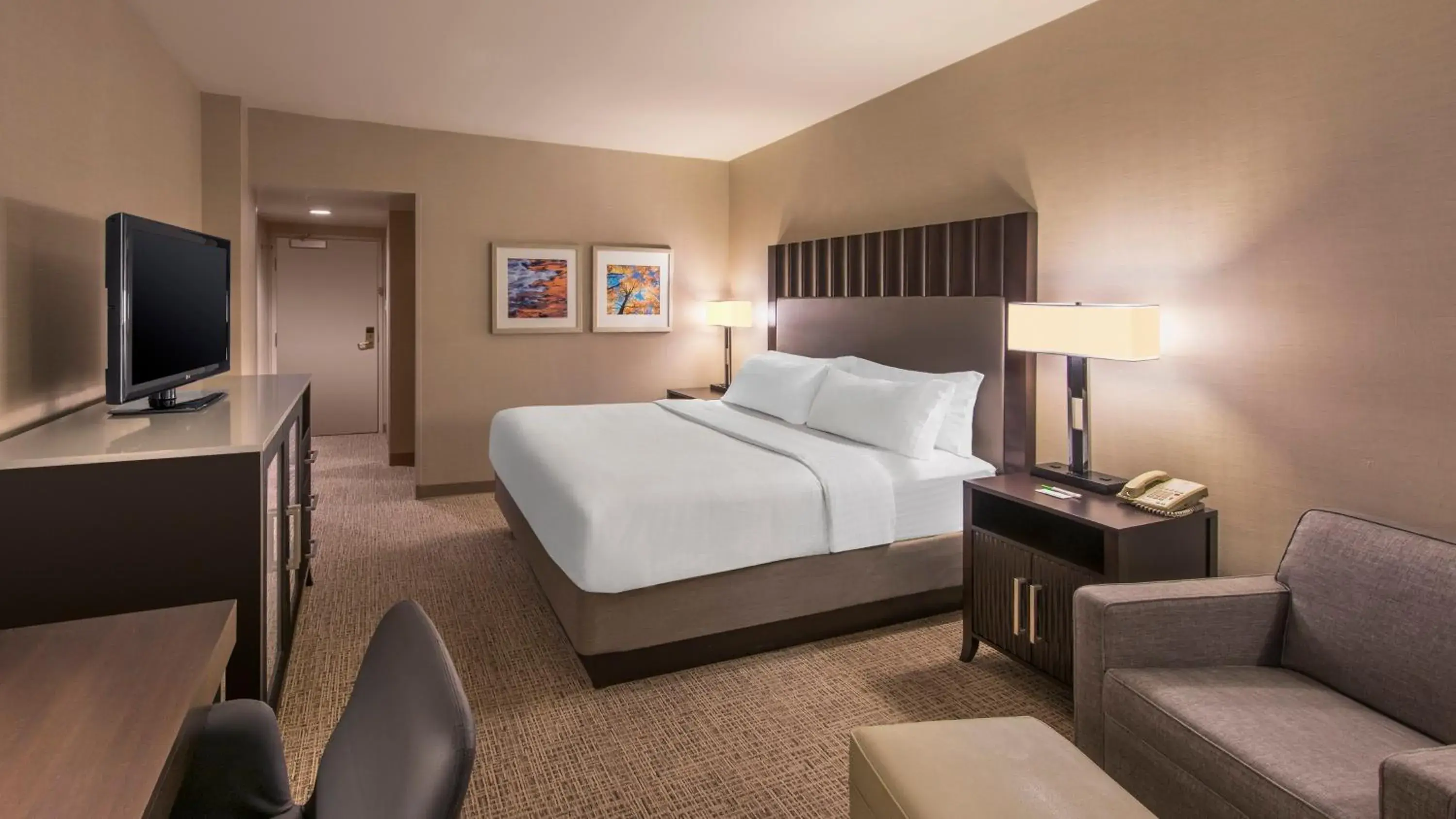 Premium King Room in Holiday Inn Denver Lakewood by IHG Premium King Room in Holiday Inn Denver Lakewood by IHG