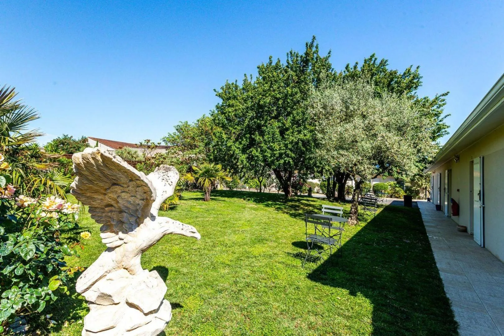 Garden in Logis Hôtel L'Oliveraie