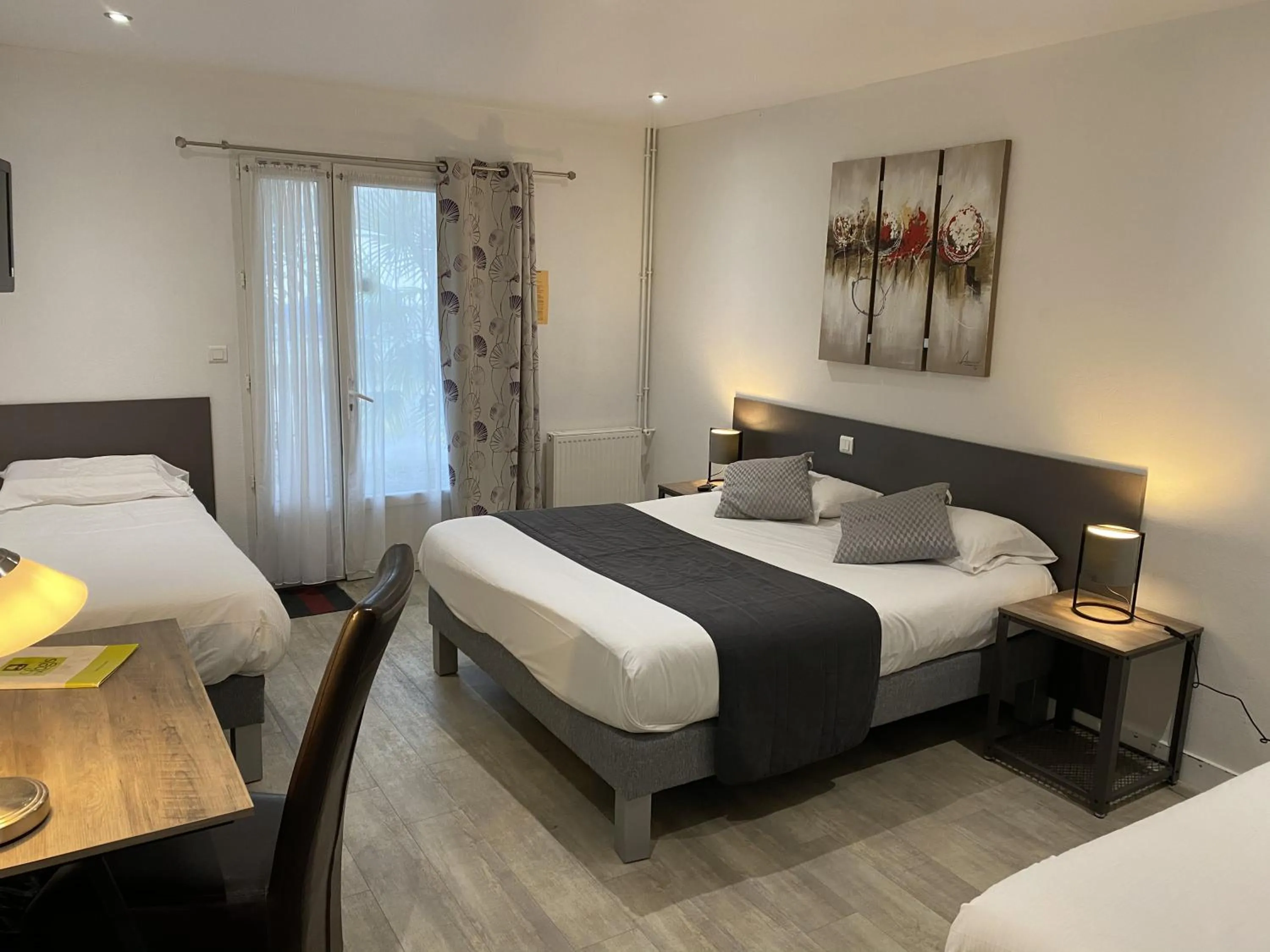 Bed in Logis Hôtel L'Oliveraie