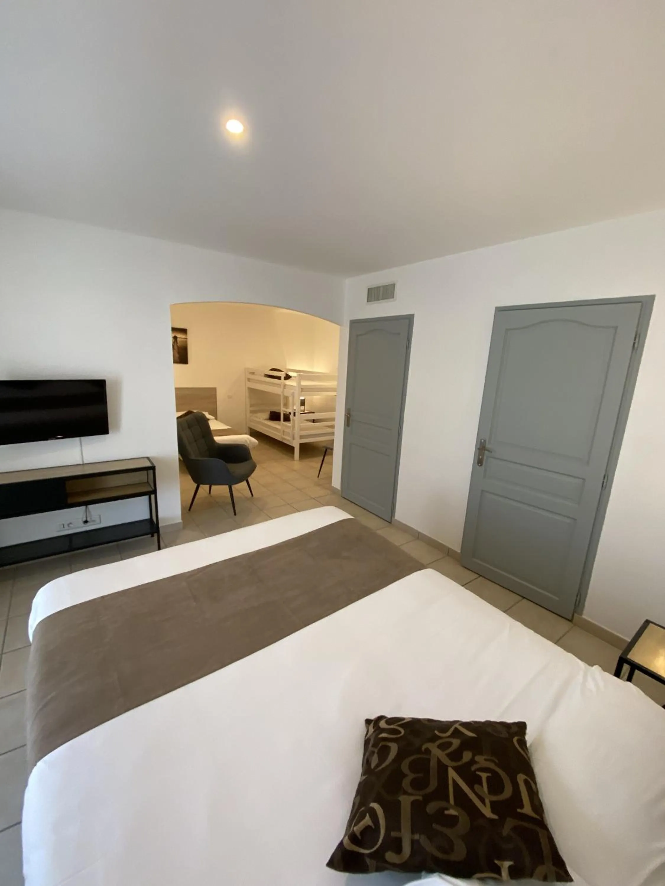 Bed in Logis Hôtel L'Oliveraie