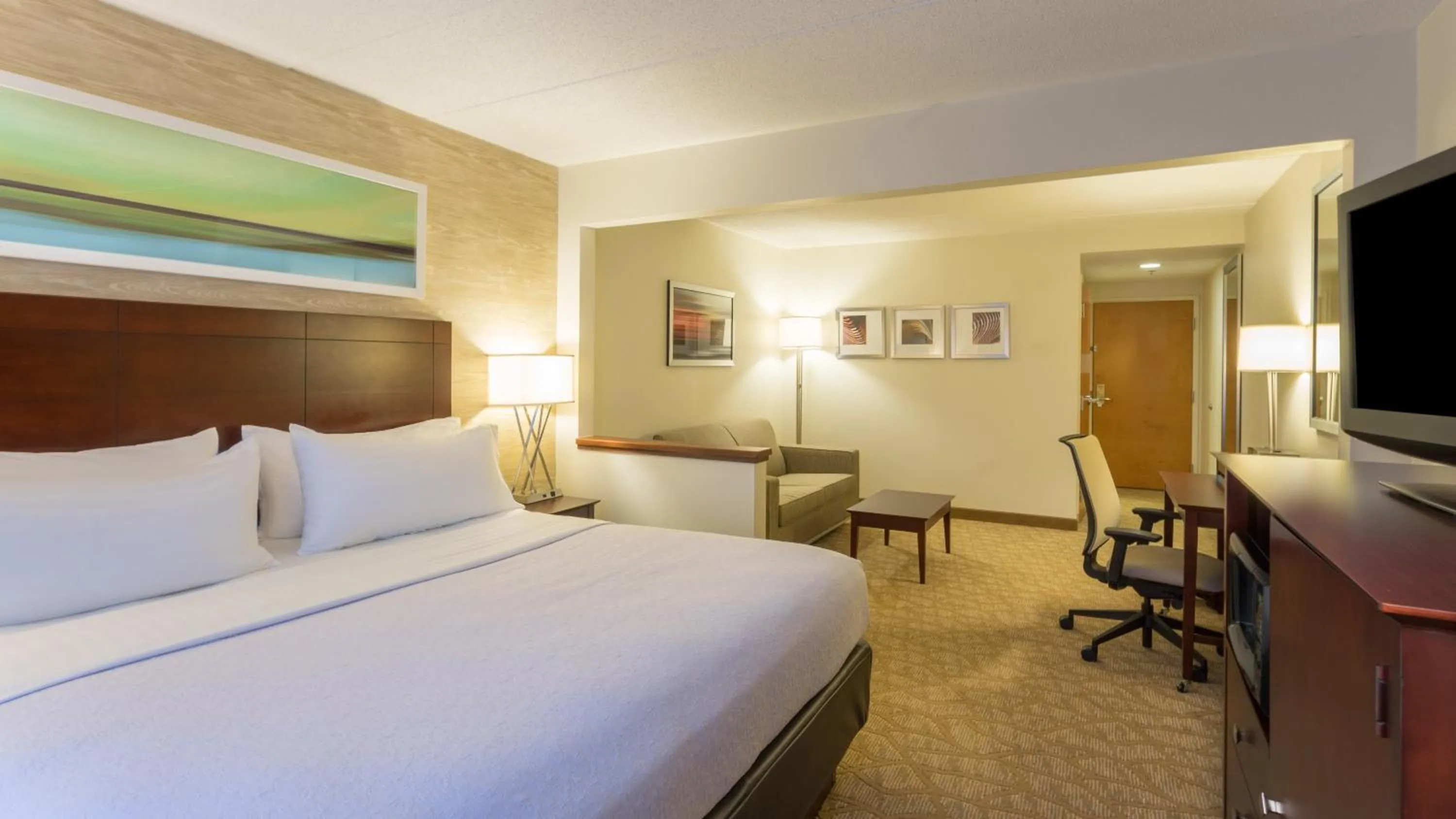 Bed in Holiday Inn Baltimore BWI Airport by IHG