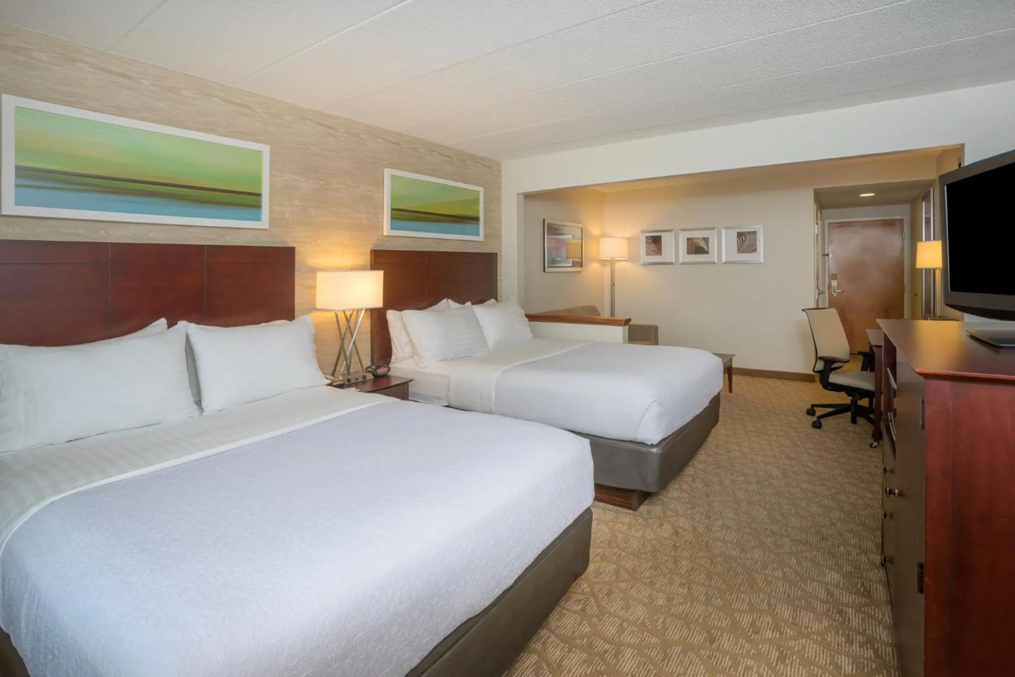 Photo of the whole room, Bed in Holiday Inn Baltimore BWI Airport by IHG