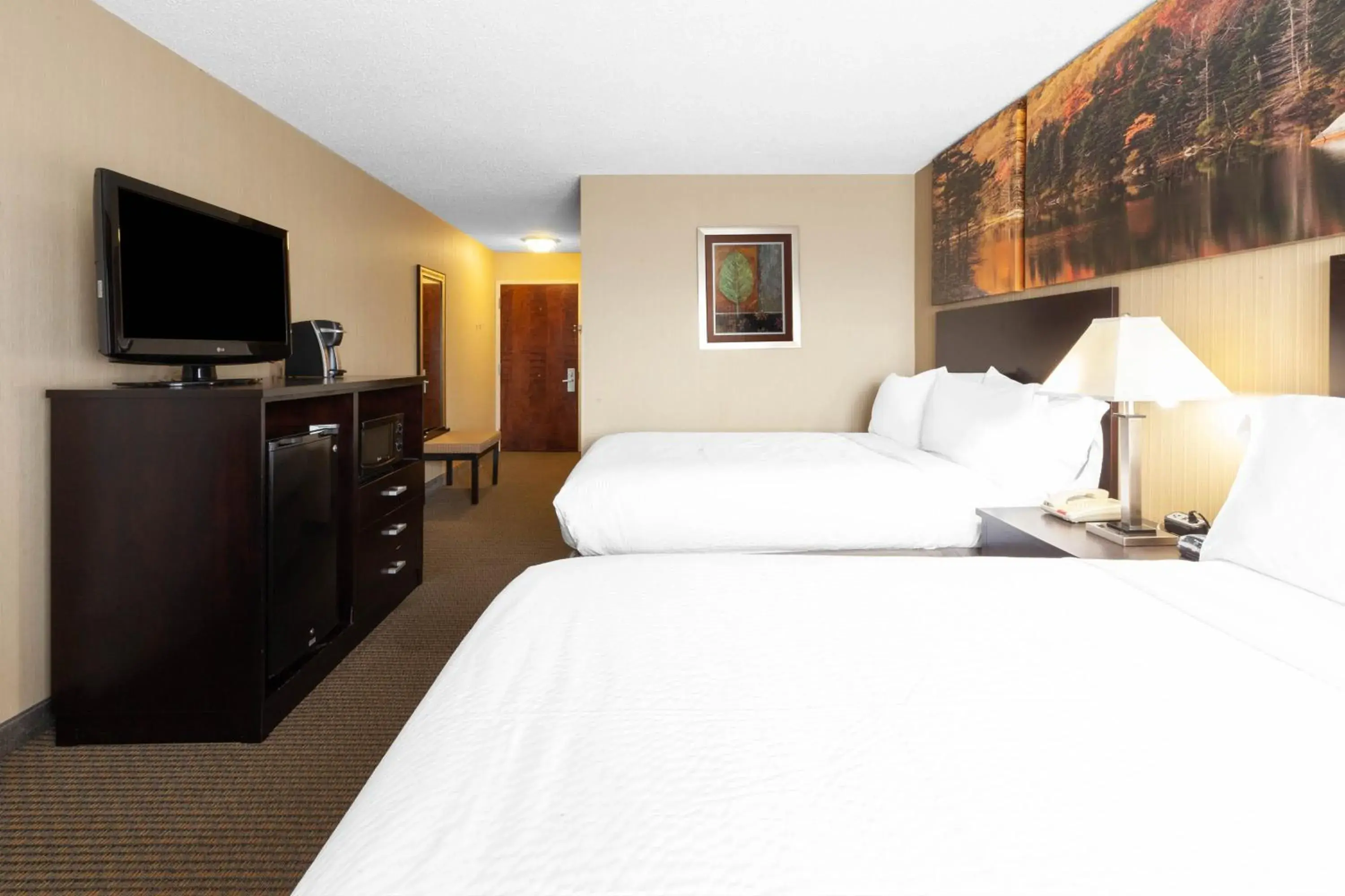 Bed in Days Inn by Wyndham Plattsburgh Bed in Days Inn by Wyndham Plattsburgh