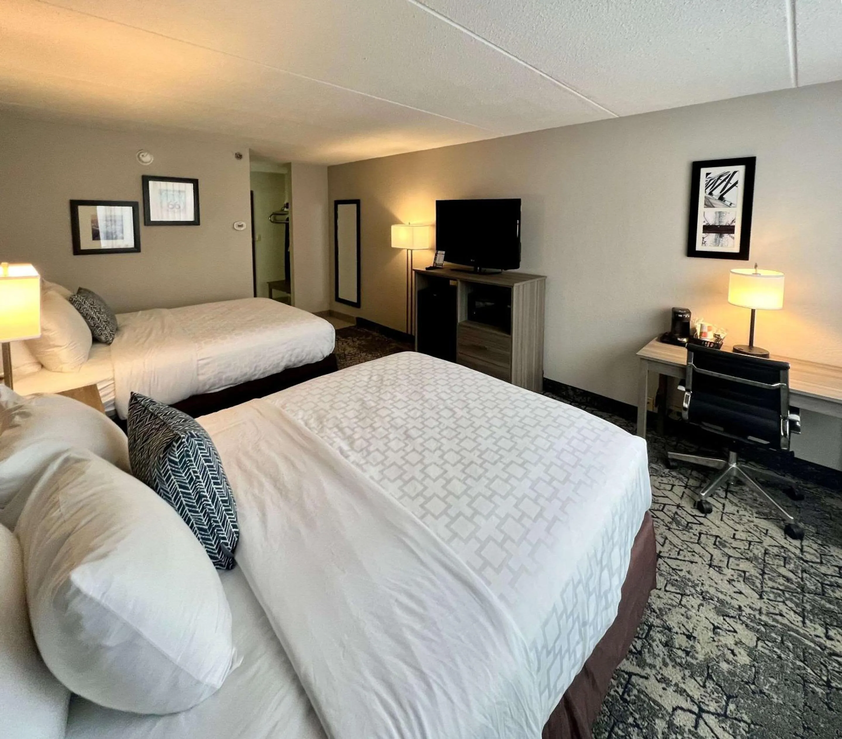 Bedroom, Bed in Clarion Hotel & Convention Center Joliet