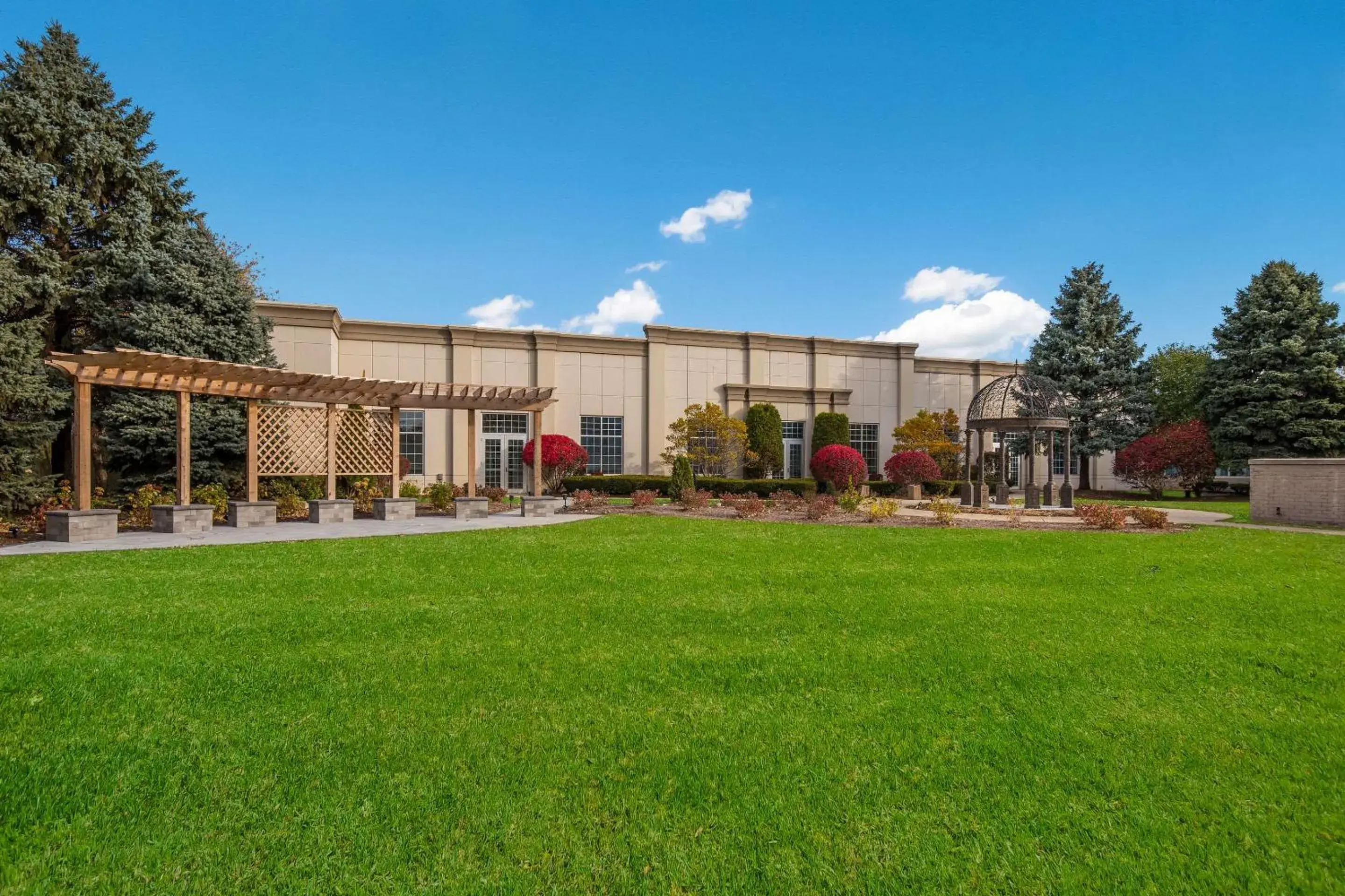 Property building in Clarion Hotel & Convention Center Joliet Property building in Clarion Hotel & Convention Center Joliet