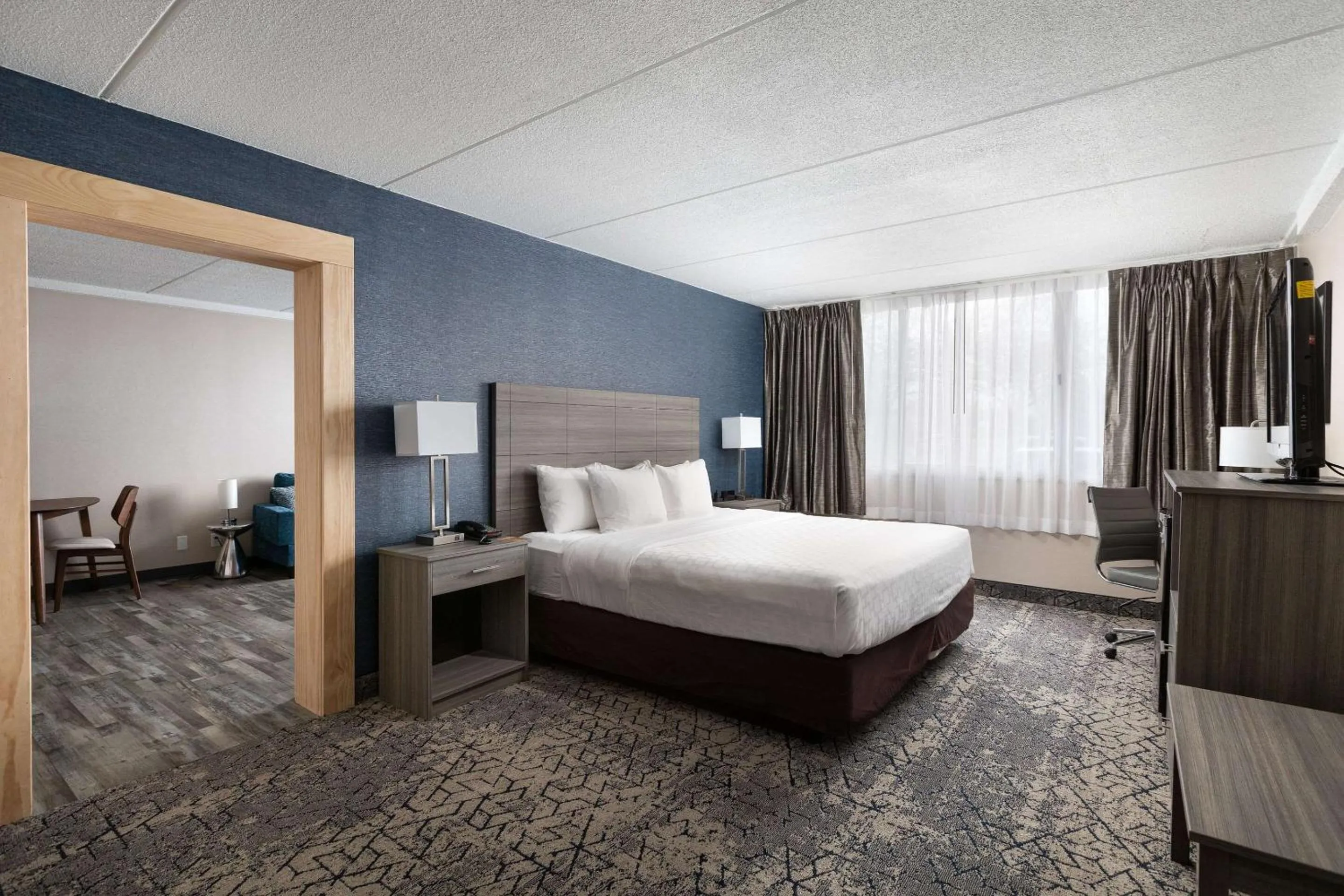 Bedroom, Bed in Clarion Hotel & Convention Center Joliet