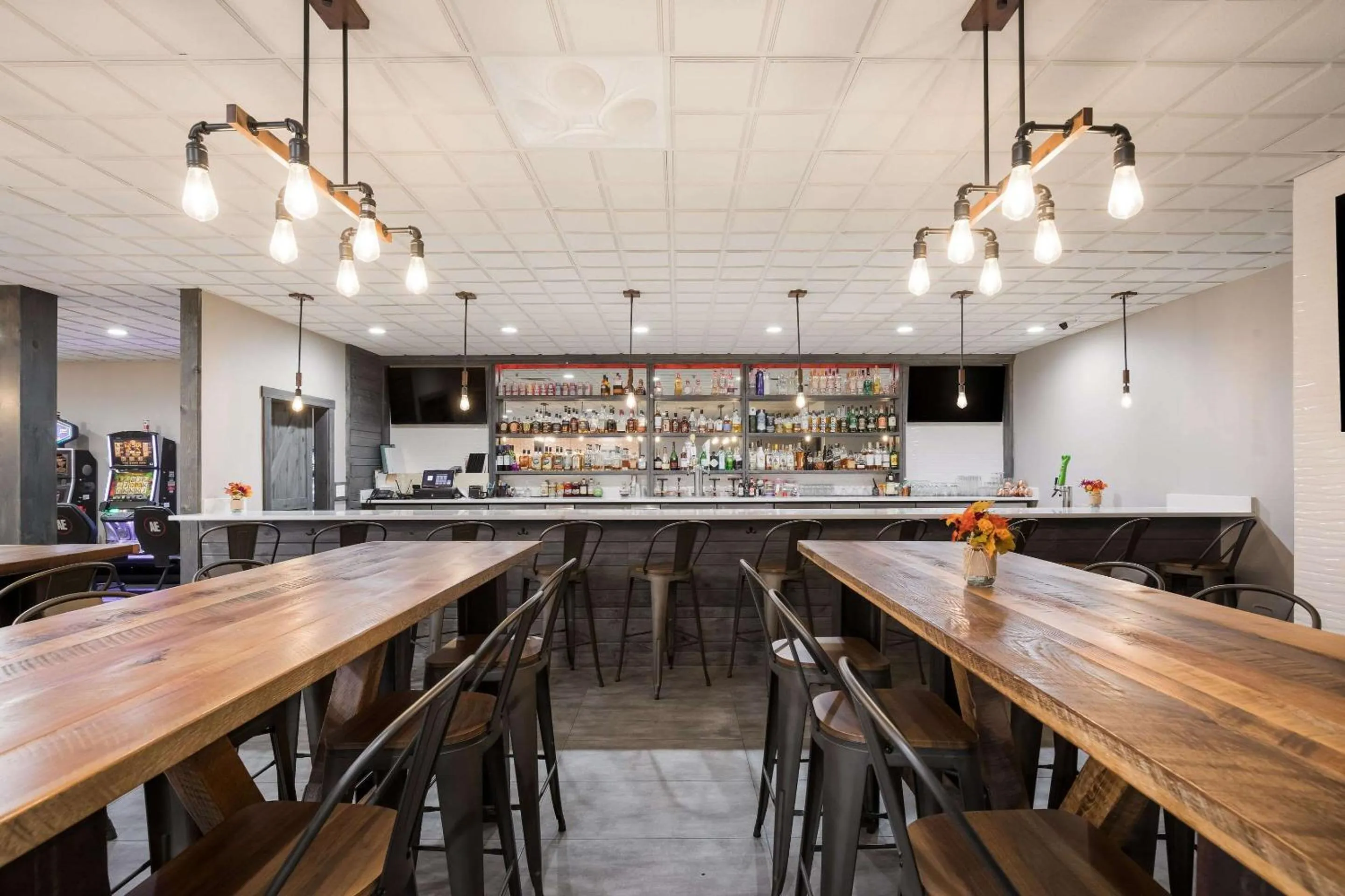 Restaurant/places to eat in Clarion Hotel & Convention Center Joliet