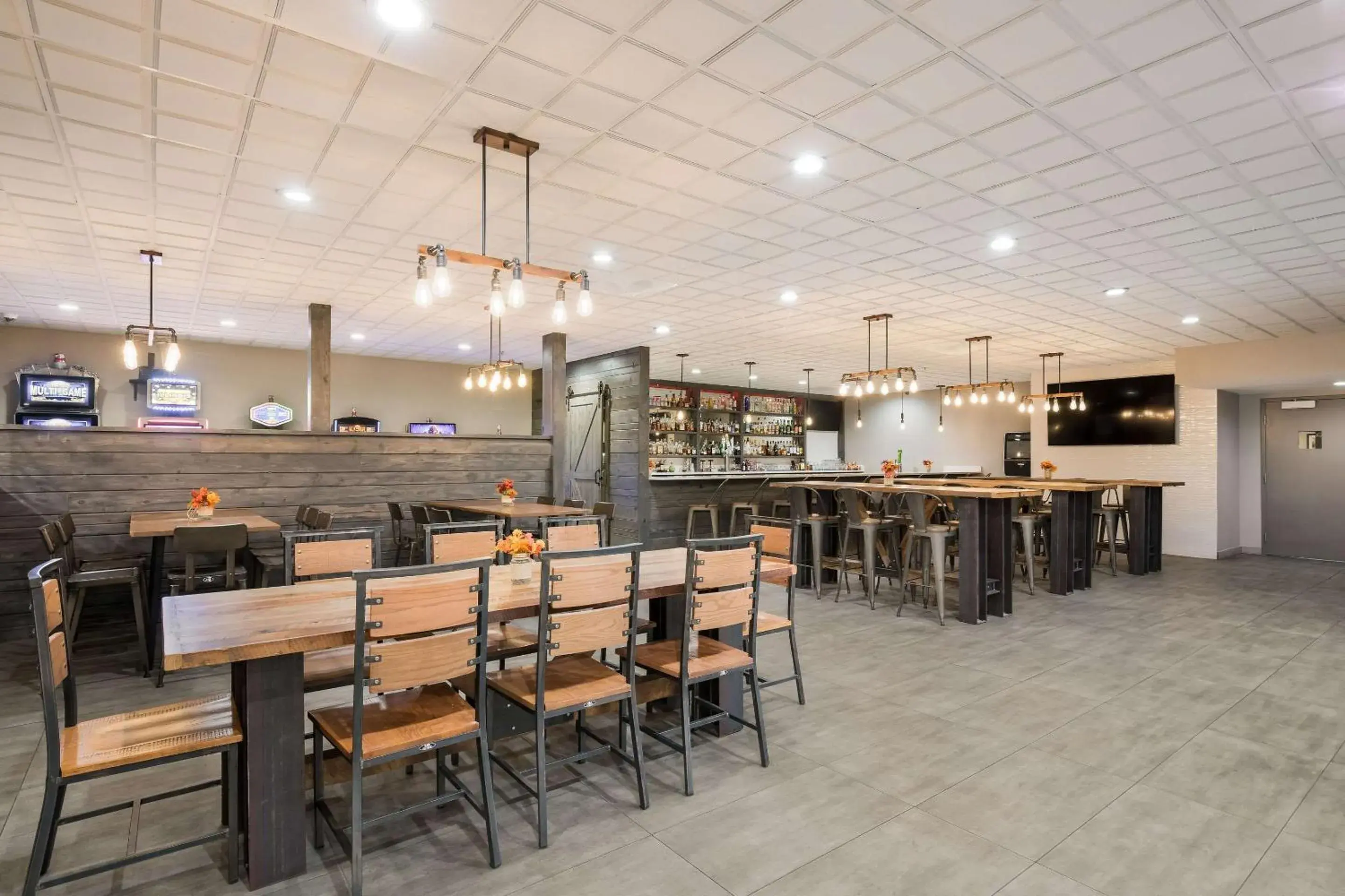 Restaurant/places to eat in Clarion Hotel & Convention Center Joliet Restaurant/places to eat in Clarion Hotel & Convention Center Joliet