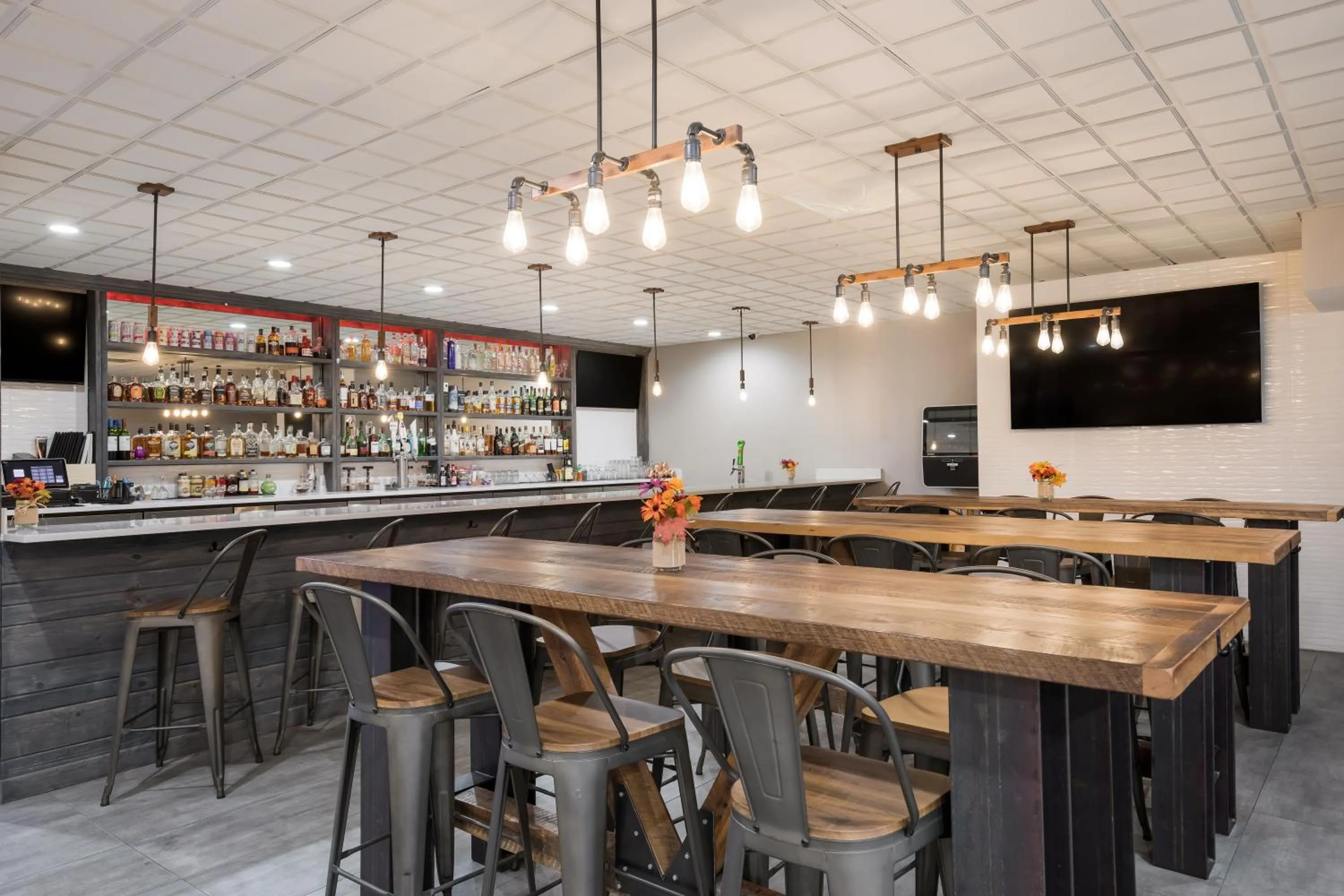 Lounge or bar in Clarion Hotel & Convention Center Joliet