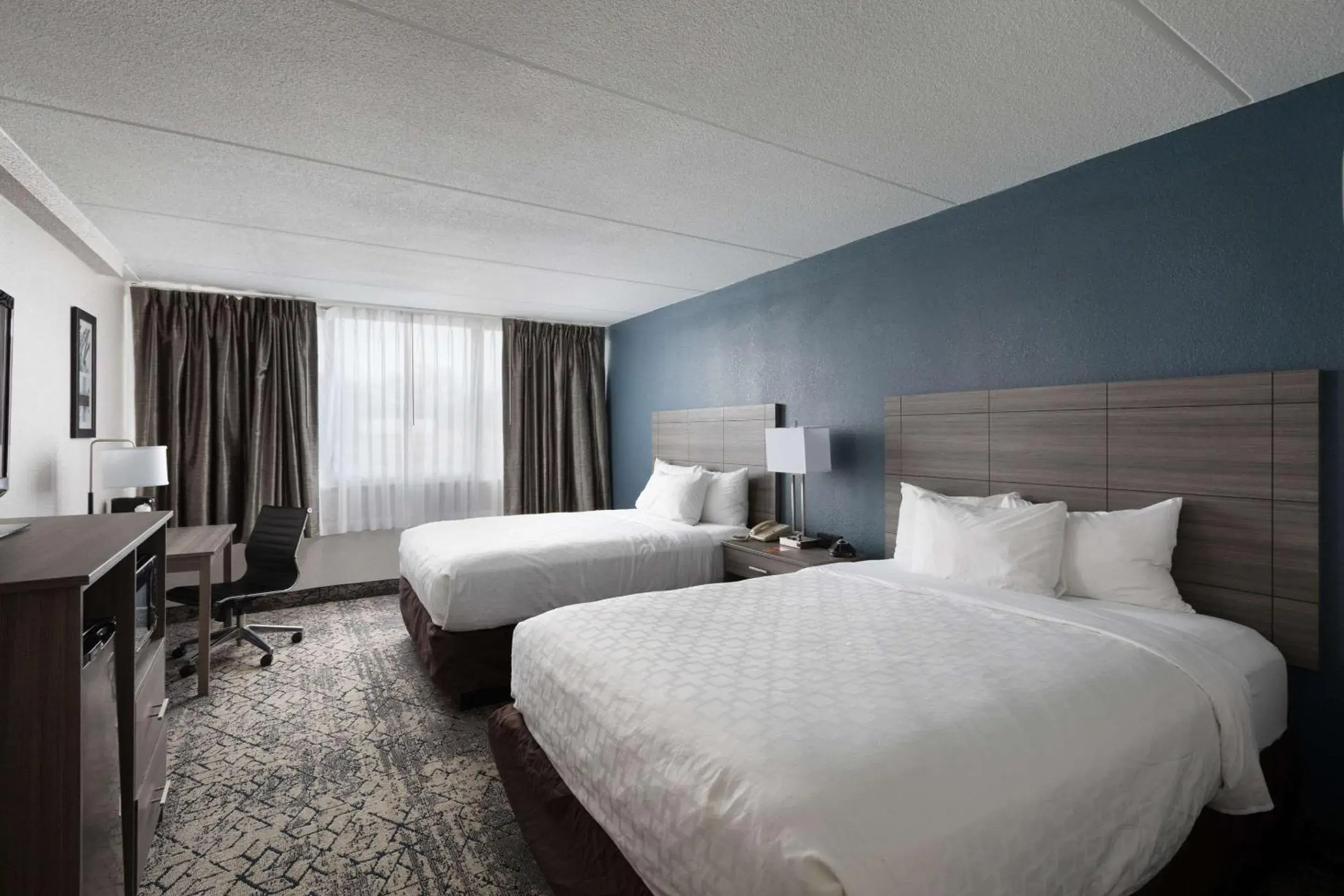 Bedroom, Bed in Clarion Hotel & Convention Center Joliet Bedroom, Bed in Clarion Hotel & Convention Center Joliet