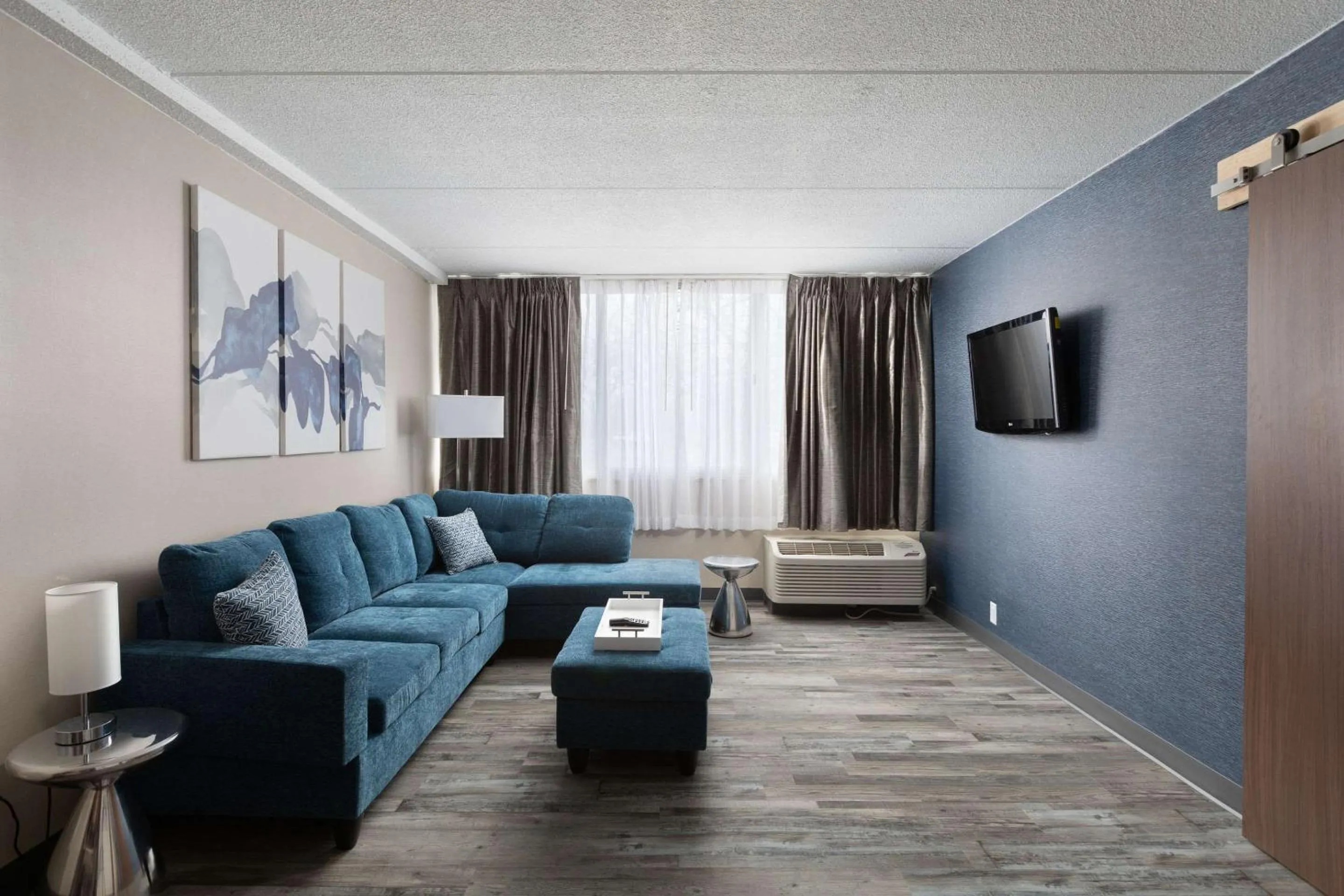 Bedroom in Clarion Hotel & Convention Center Joliet