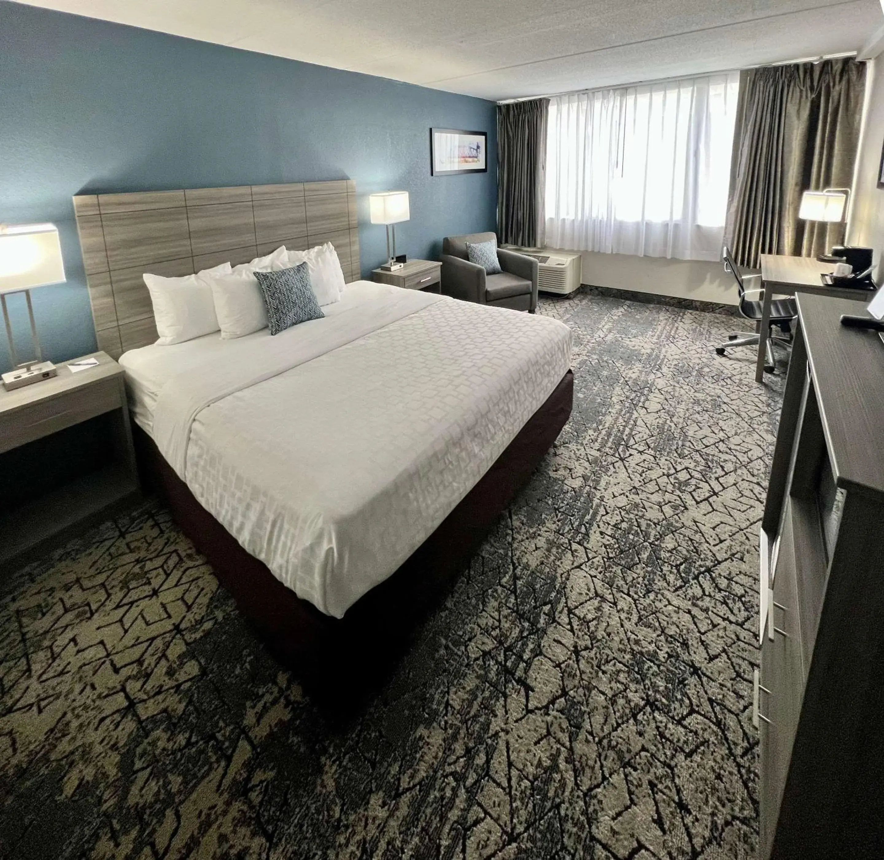 Bedroom, Bed in Clarion Hotel & Convention Center Joliet Bedroom, Bed in Clarion Hotel & Convention Center Joliet