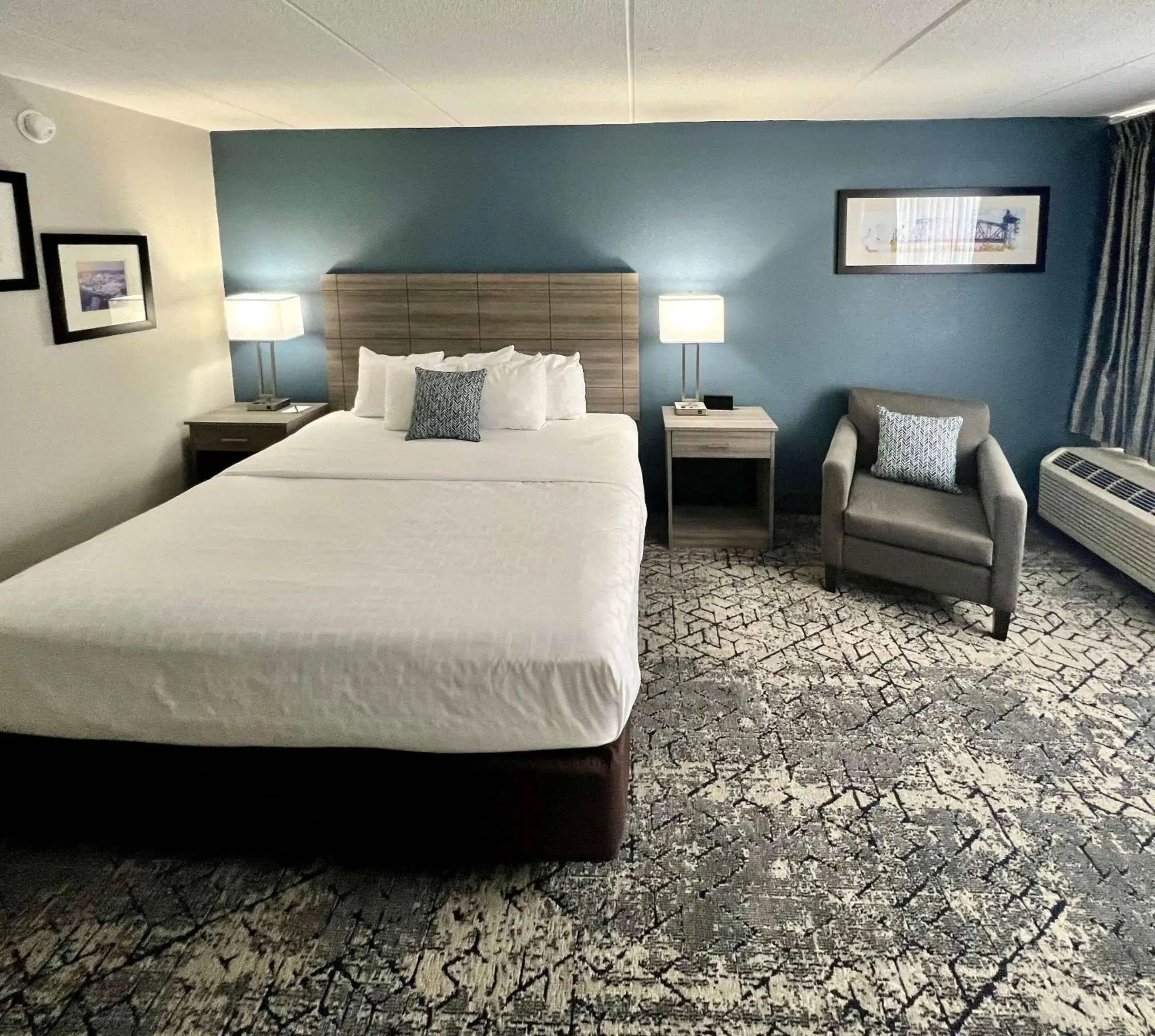 Bedroom, Bed in Clarion Hotel & Convention Center Joliet Bedroom, Bed in Clarion Hotel & Convention Center Joliet