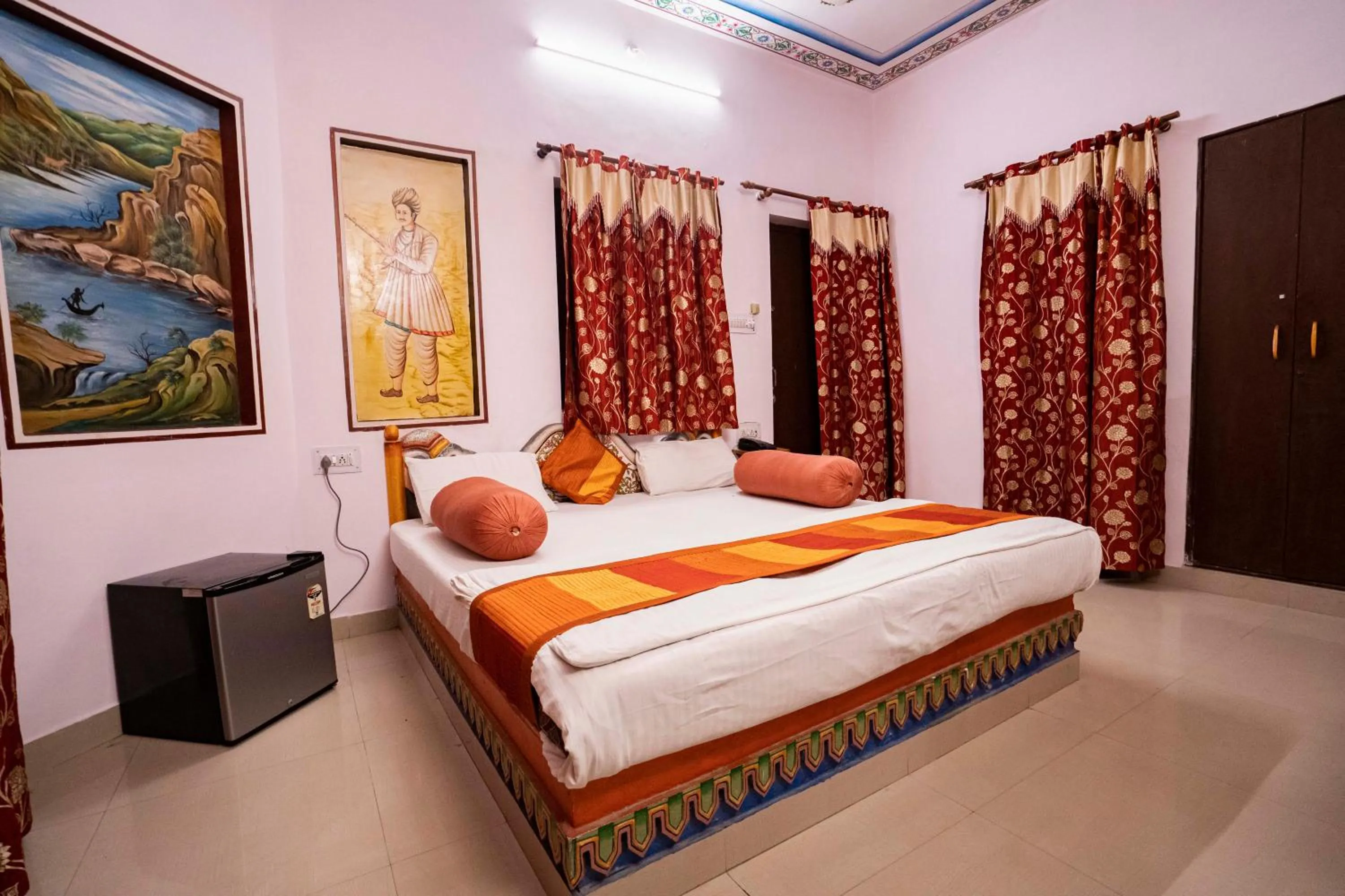 Bed in Swad Ri Dhani, Ajmer