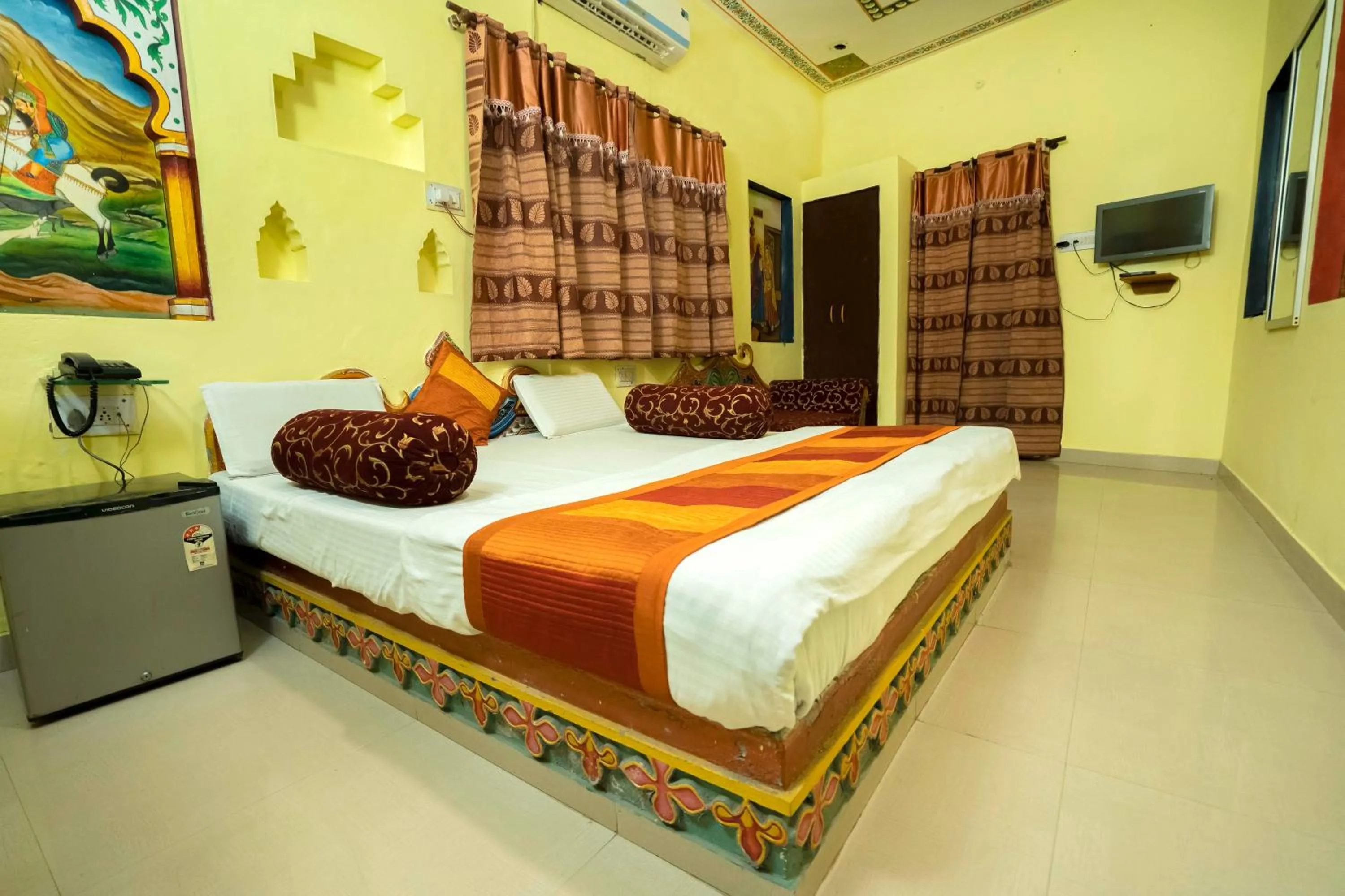 Bed in Swad Ri Dhani, Ajmer