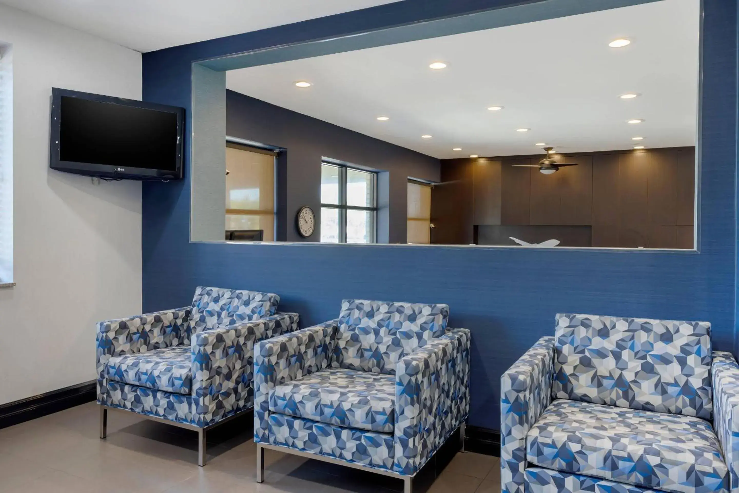 Breakfast in Avion Inn Near LGA Airport, an Ascend Collection Hotel Breakfast in Avion Inn Near LGA Airport, an Ascend Collection Hotel