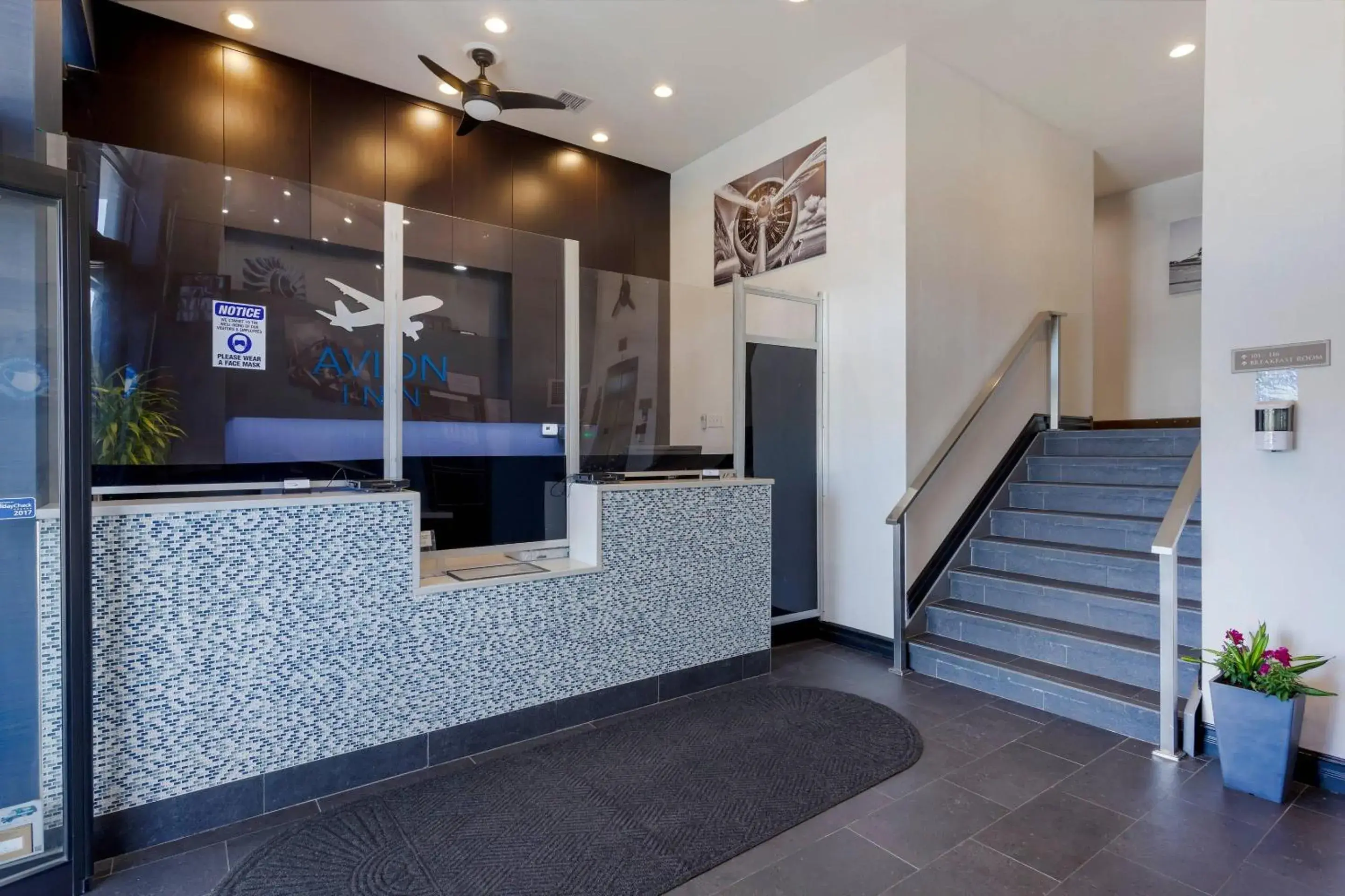 Lobby or reception in Avion Inn Near LGA Airport, an Ascend Collection Hotel Lobby or reception in Avion Inn Near LGA Airport, an Ascend Collection Hotel