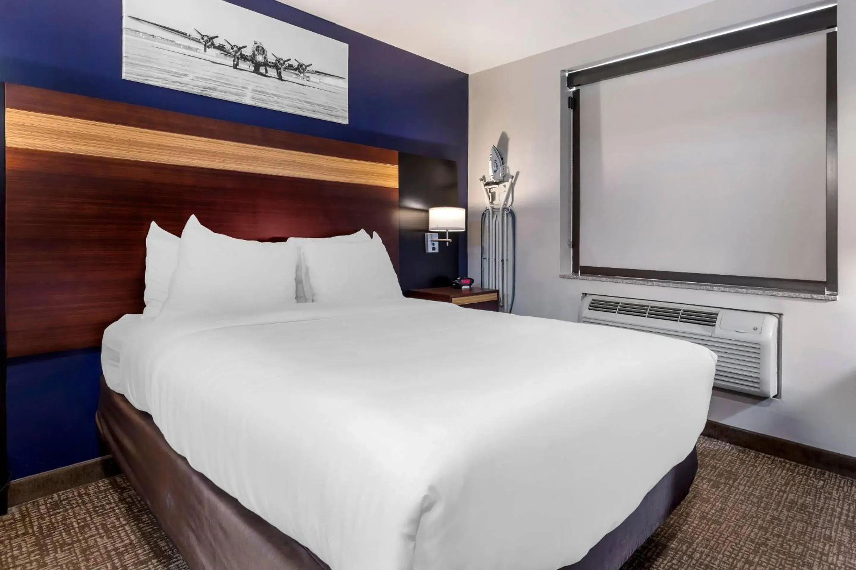 Bedroom, Bed in Avion Inn Near LGA Airport, an Ascend Collection Hotel Bedroom, Bed in Avion Inn Near LGA Airport, an Ascend Collection Hotel