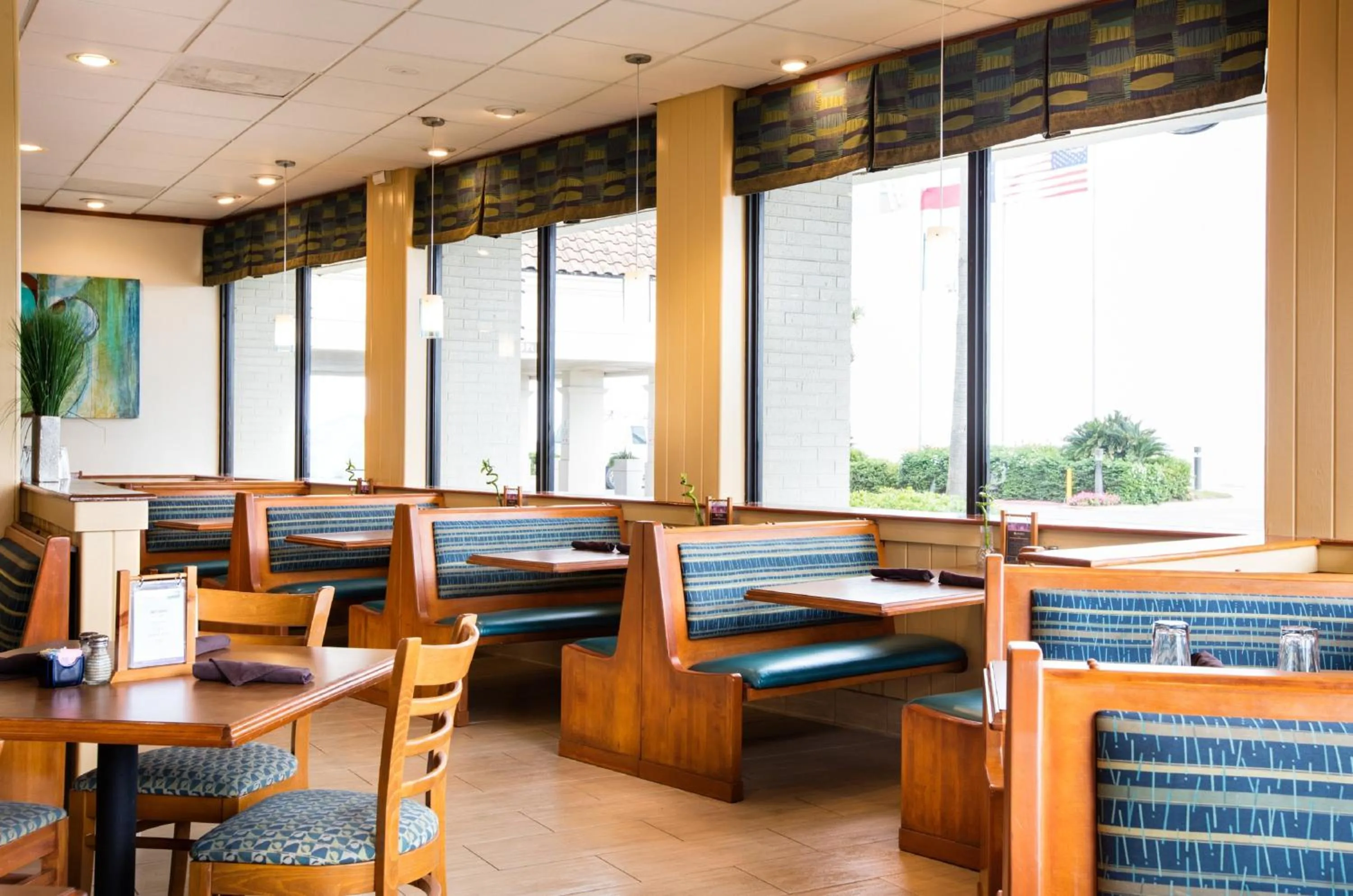 Restaurant/places to eat in Holiday Inn Resort Galveston - On The Beach by IHG