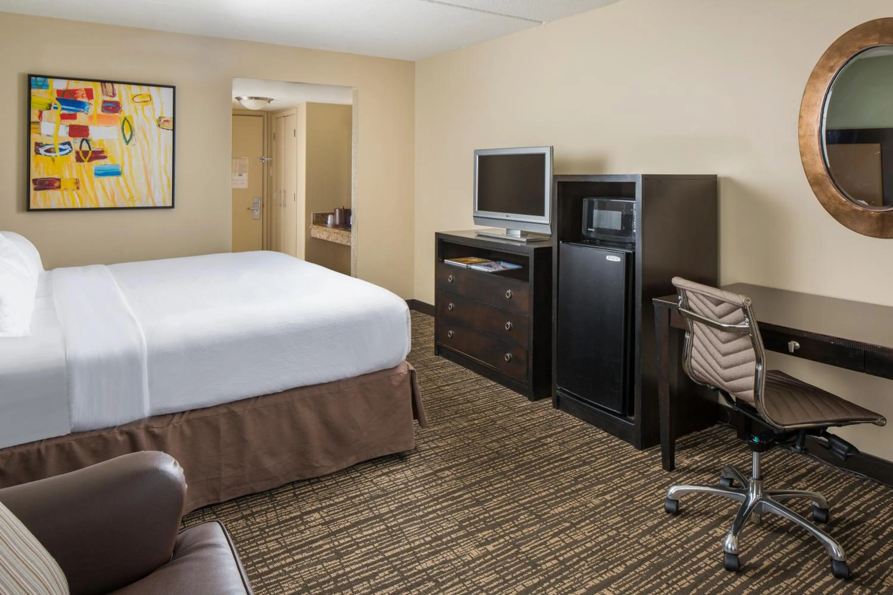 Bedroom, Bed in Holiday Inn Resort Galveston - On The Beach by IHG