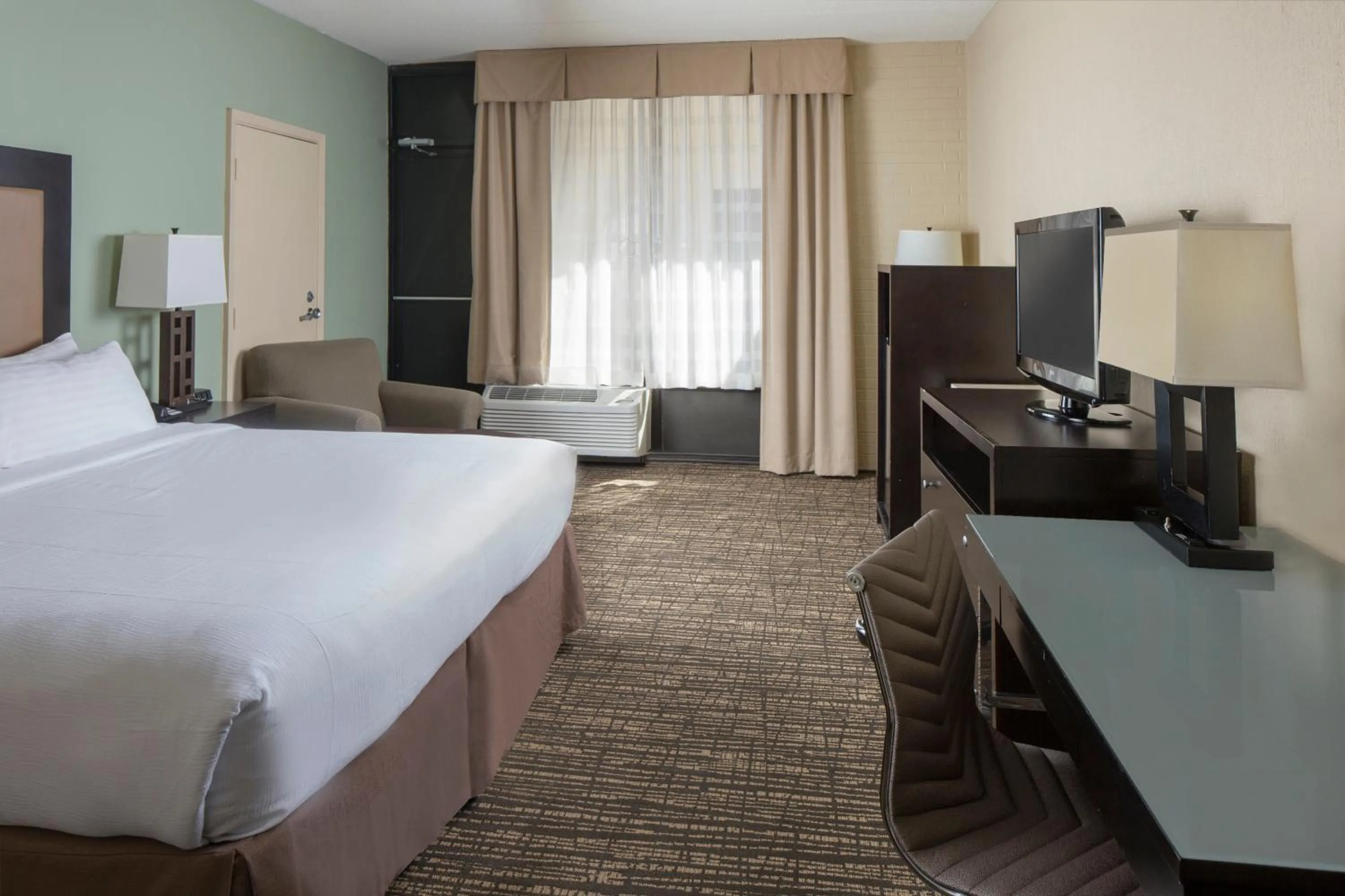 Photo of the whole room, Bed in Holiday Inn Resort Galveston - On The Beach by IHG