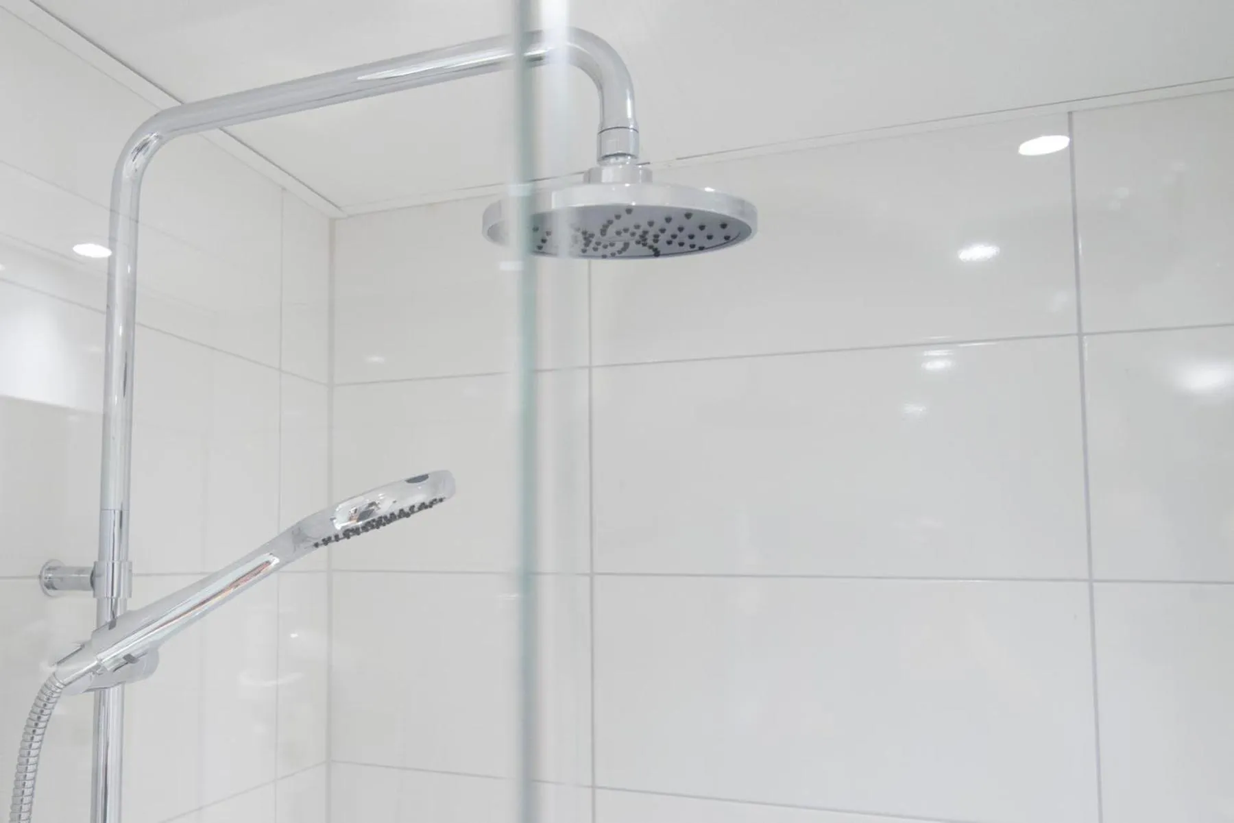 Shower in Home Hotel Drott