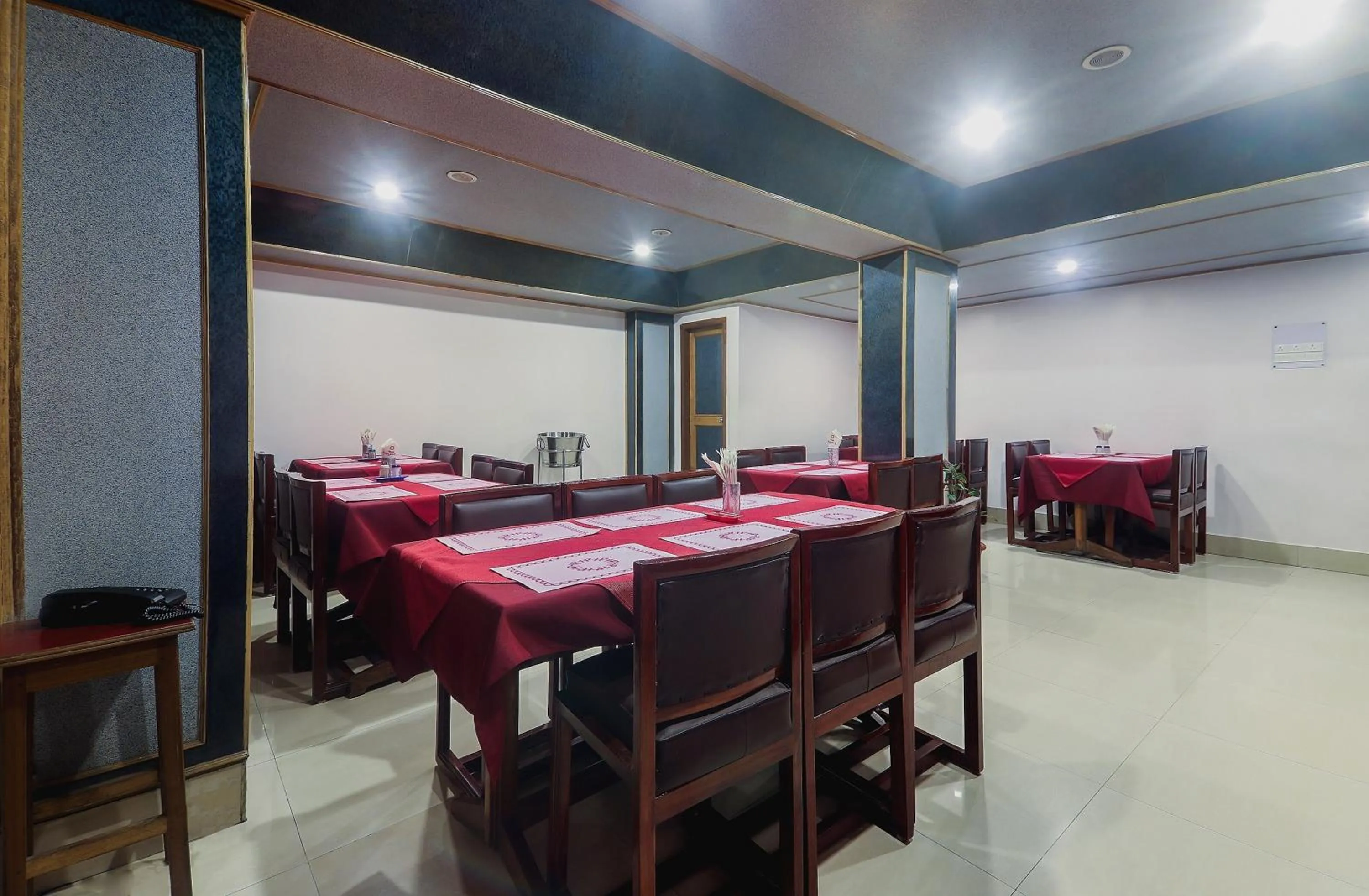 Restaurant/places to eat in Collection O President