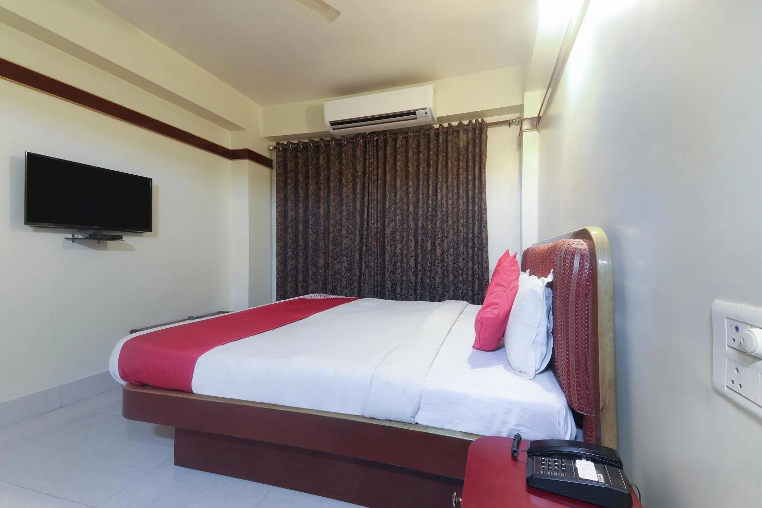 Bedroom in Collection O President