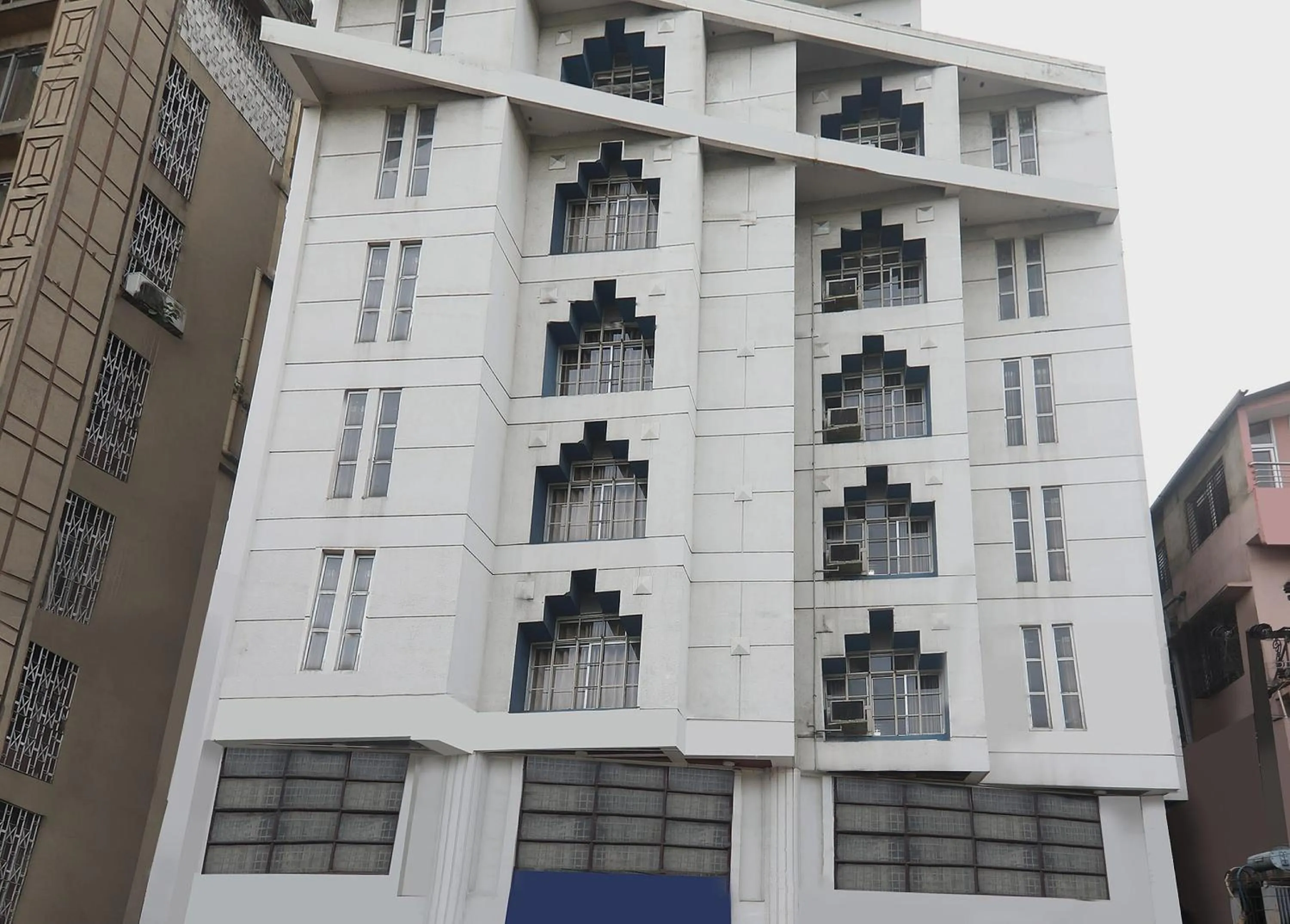 Facade/entrance in Collection O President