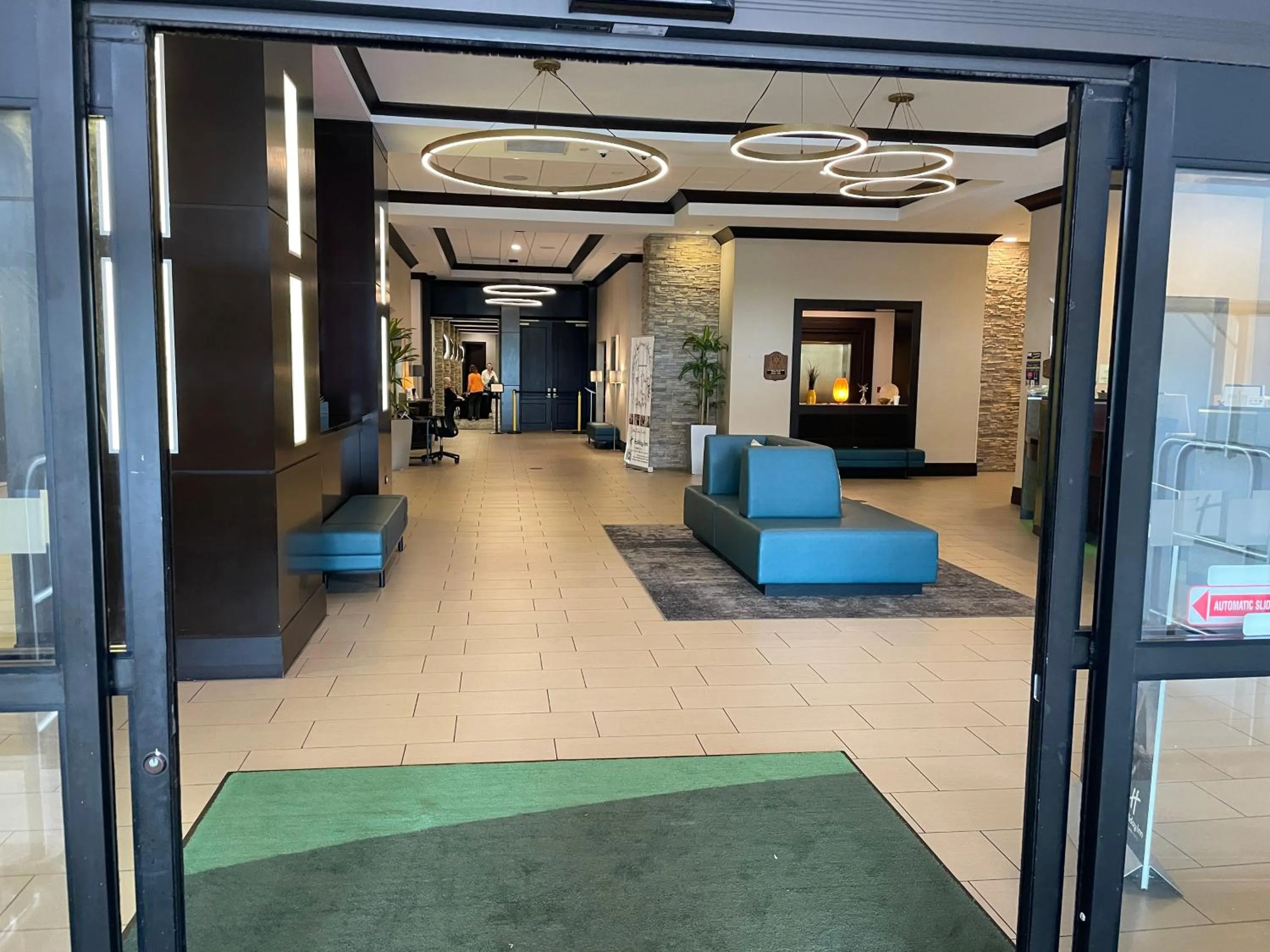 Lobby or reception in Holiday Inn Hotel & Suites Chicago Northwest - Elgin by IHG