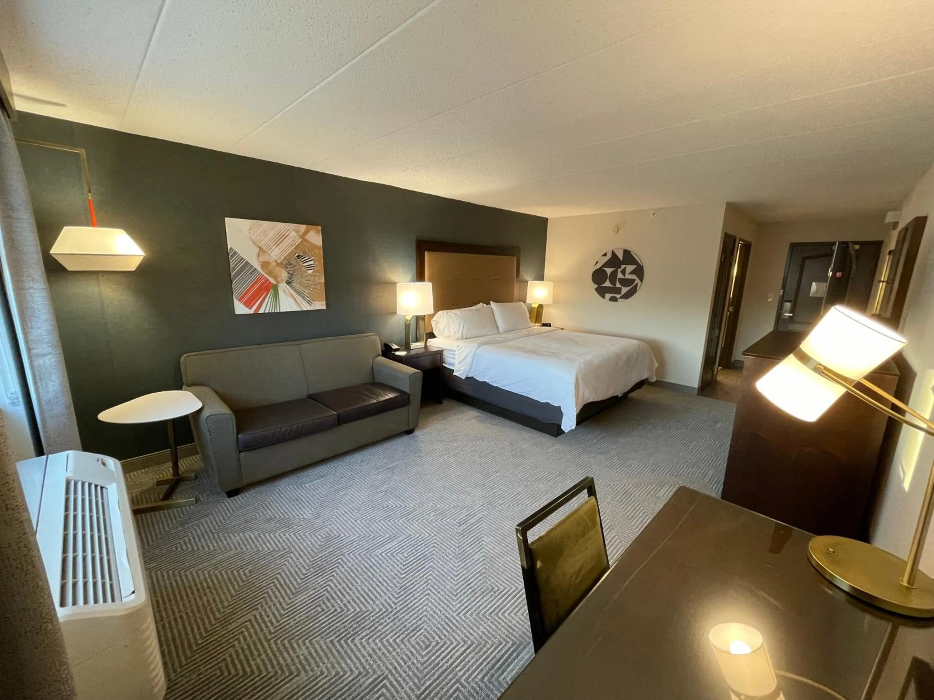 Bedroom, Bed in Holiday Inn Hotel & Suites Chicago Northwest - Elgin by IHG