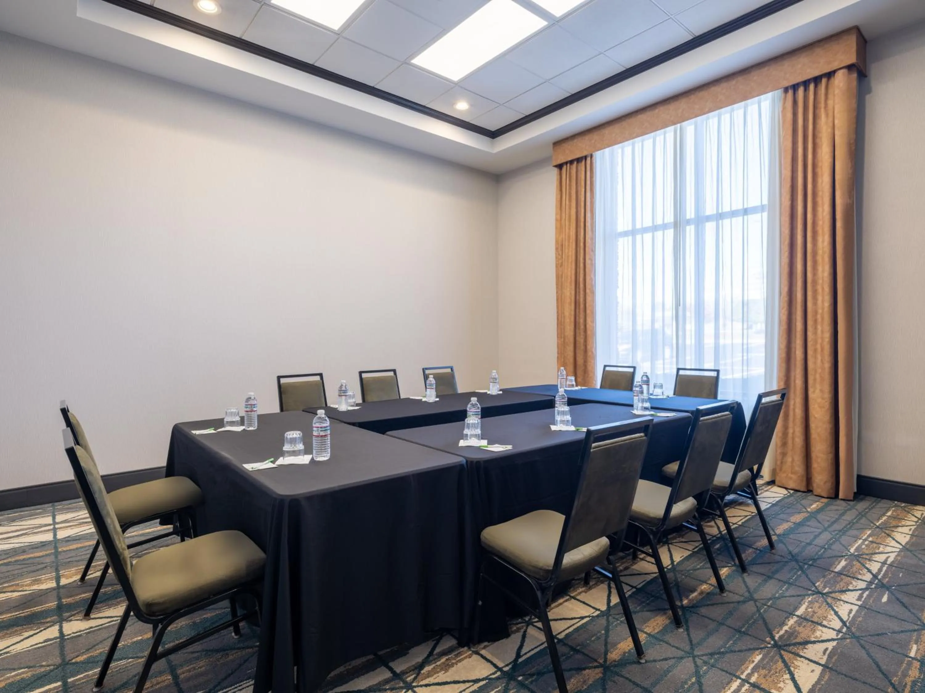 Meeting/conference room in Holiday Inn Hotel & Suites Chicago Northwest - Elgin by IHG