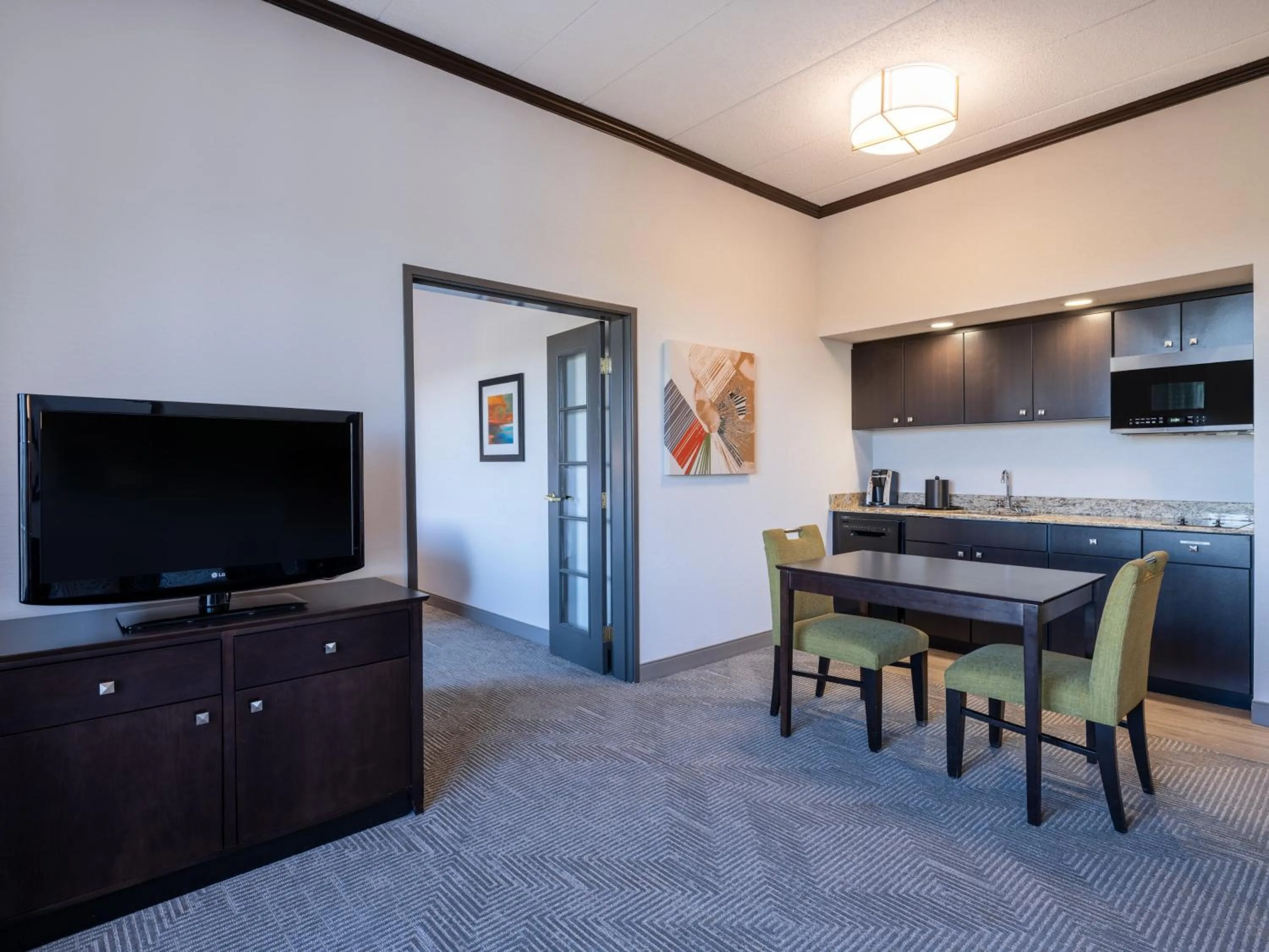 Photo of the whole room in Holiday Inn Hotel & Suites Chicago Northwest - Elgin by IHG