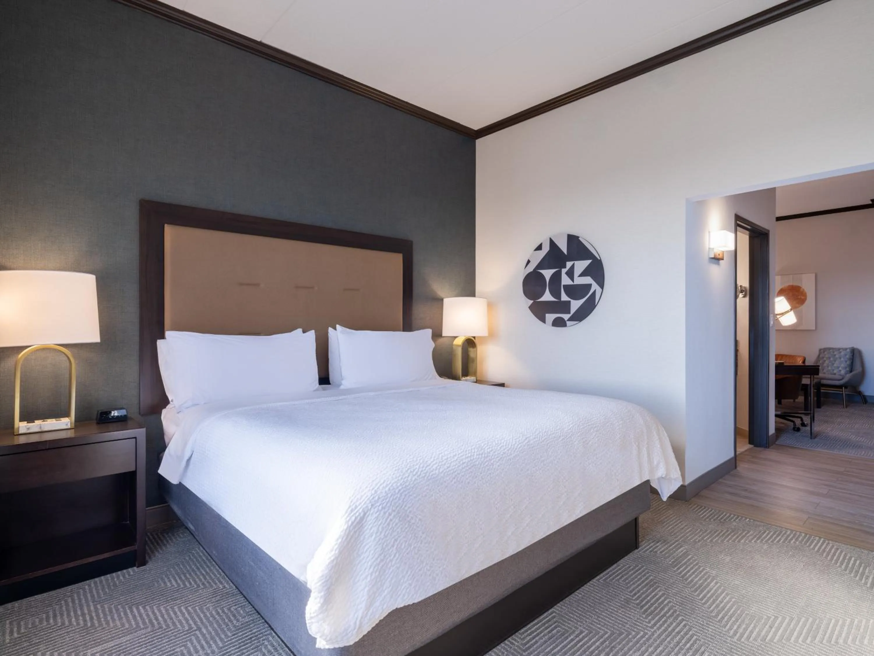 Photo of the whole room, Bed in Holiday Inn Hotel & Suites Chicago Northwest - Elgin by IHG