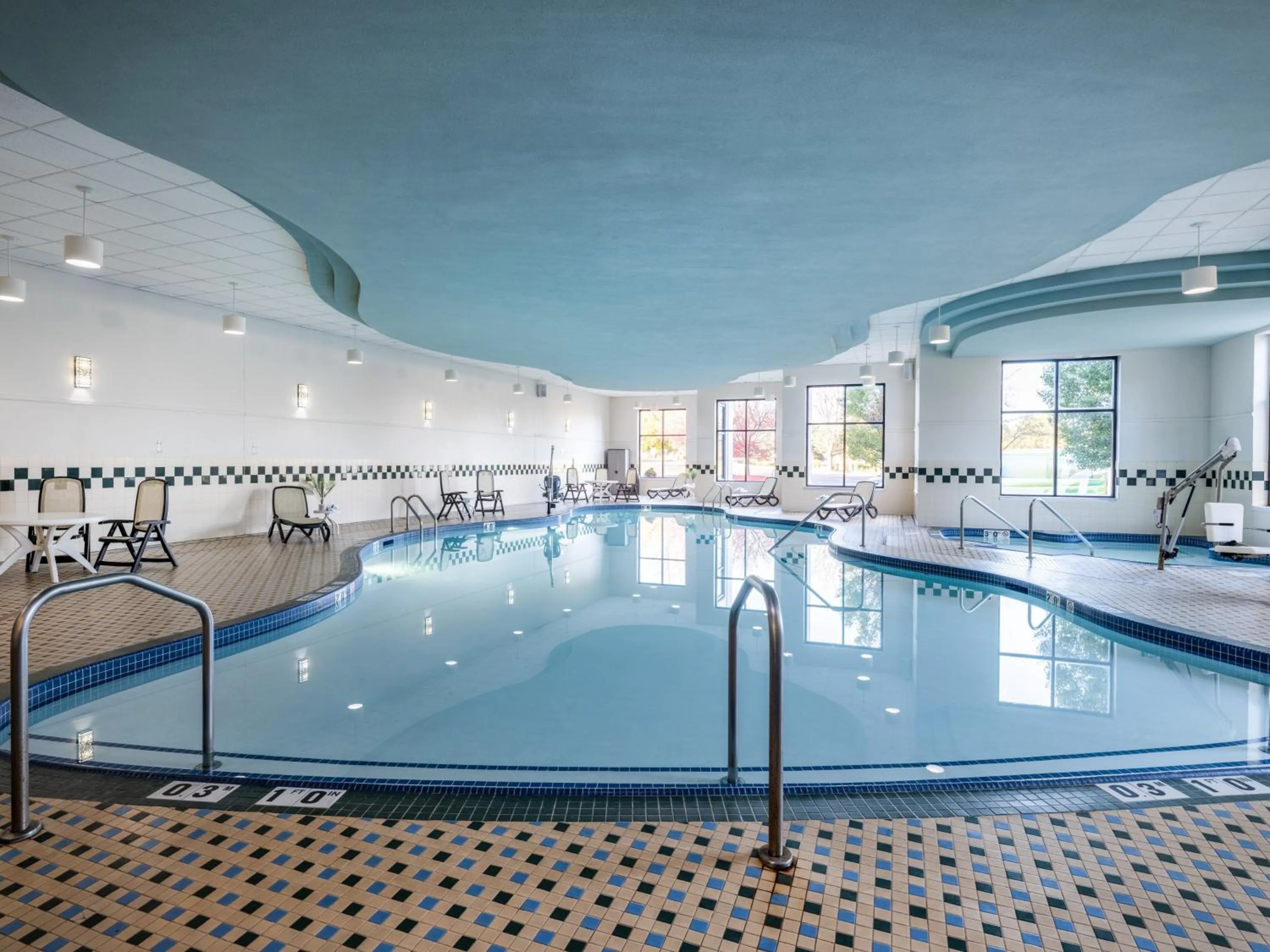Swimming pool in Holiday Inn Hotel & Suites Chicago Northwest - Elgin by IHG