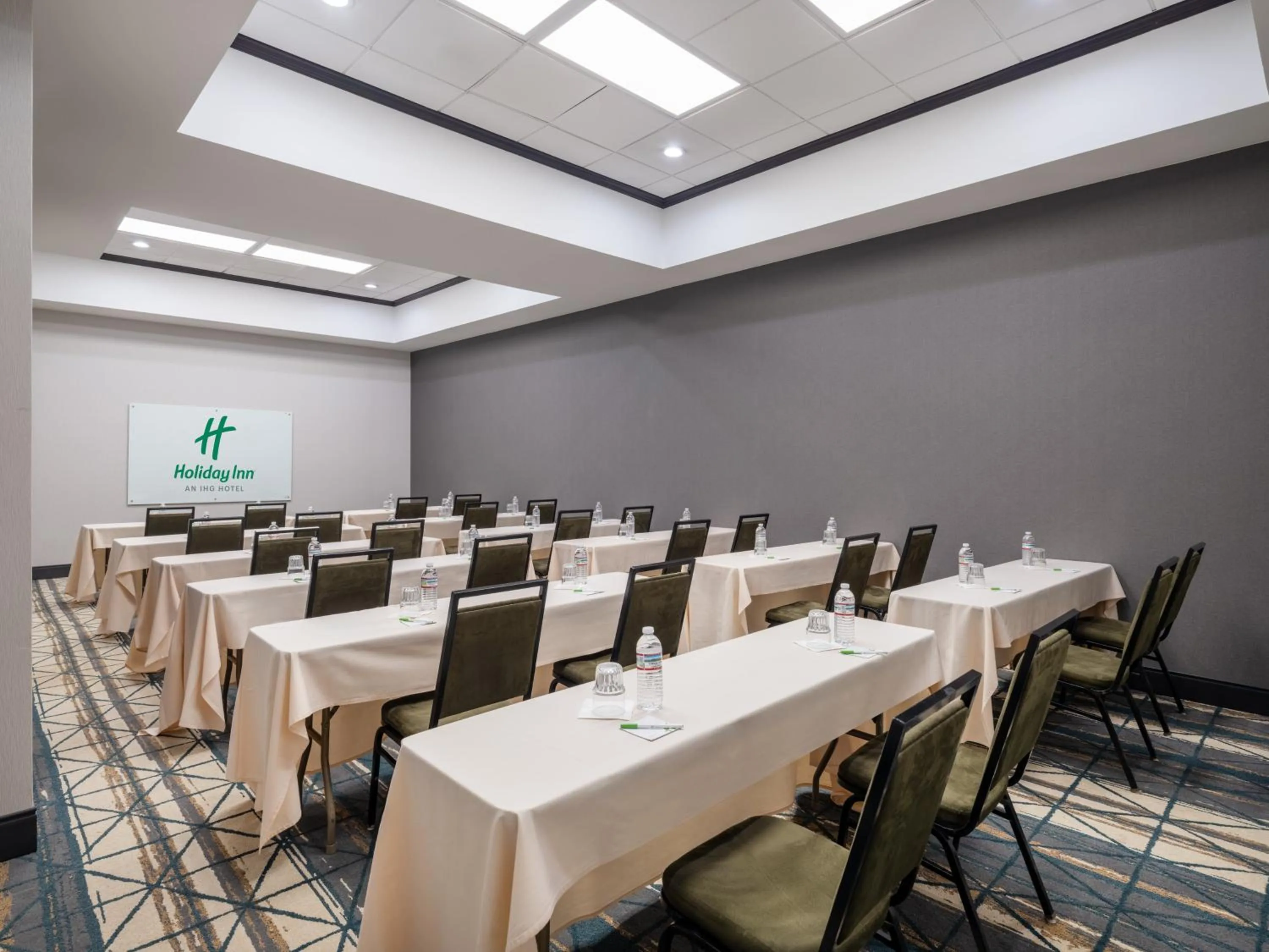 Meeting/conference room in Holiday Inn Hotel & Suites Chicago Northwest - Elgin by IHG