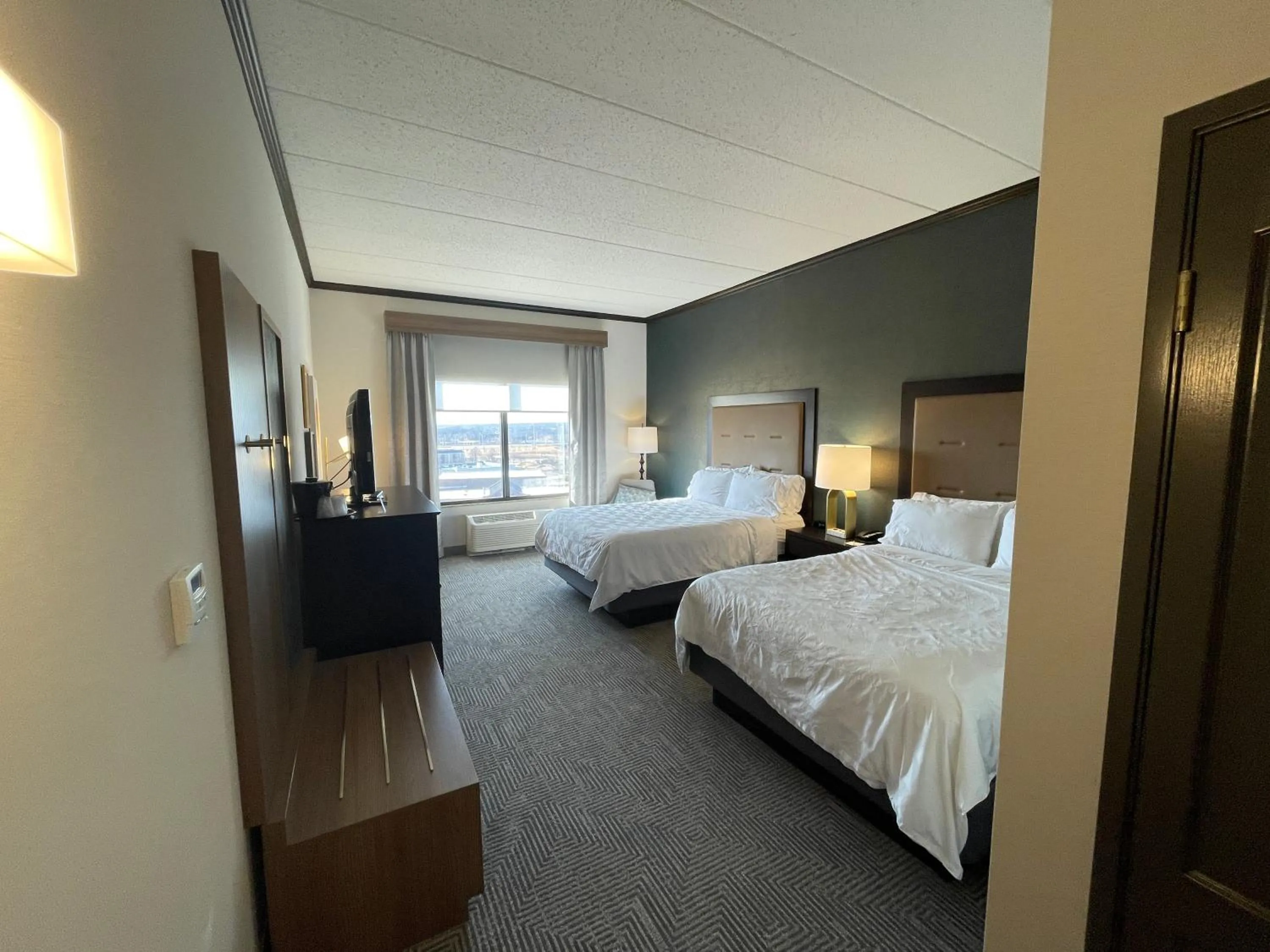 Bedroom, Bed in Holiday Inn Hotel & Suites Chicago Northwest - Elgin by IHG