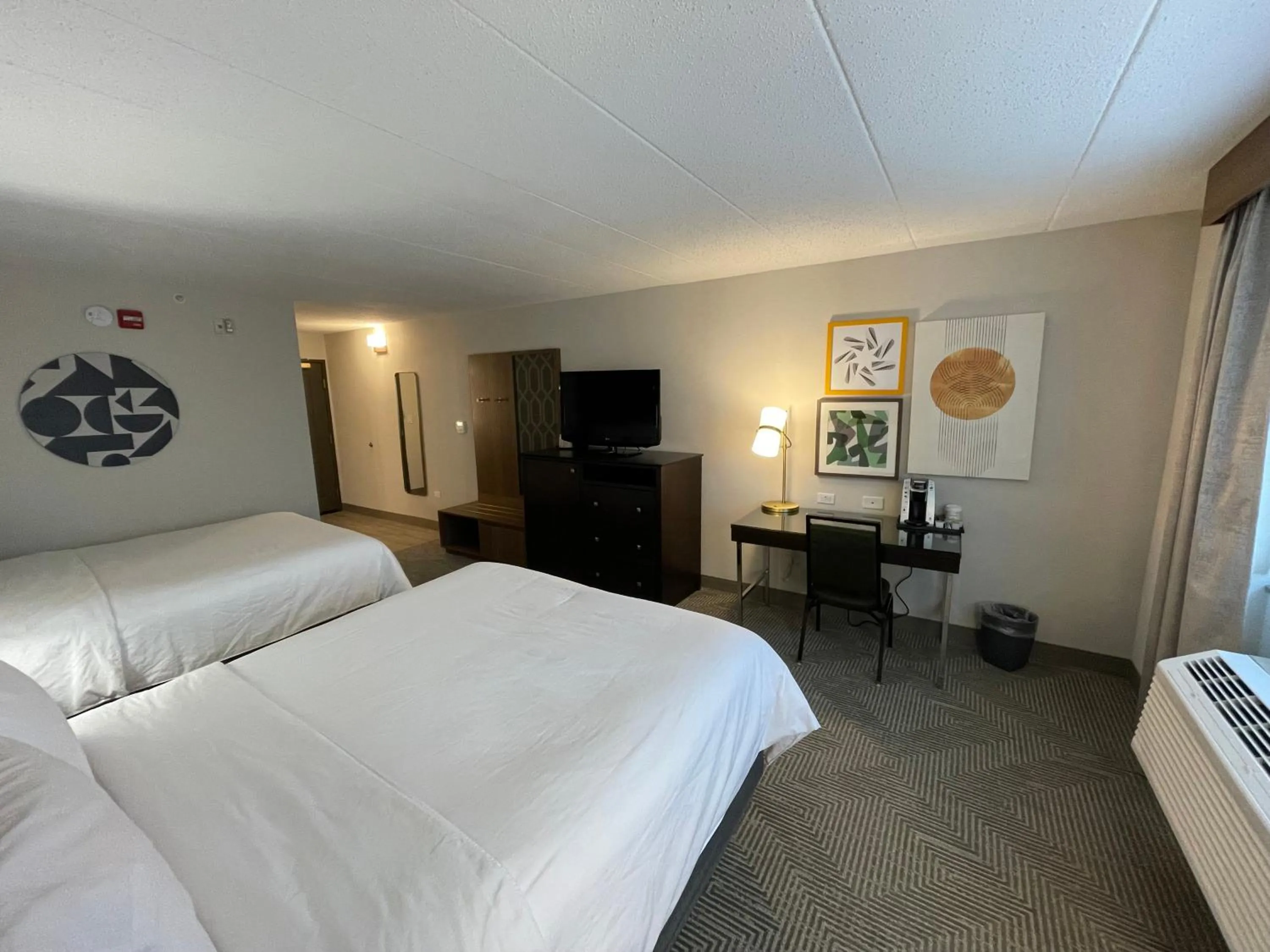 Bedroom, Bed in Holiday Inn Hotel & Suites Chicago Northwest - Elgin by IHG