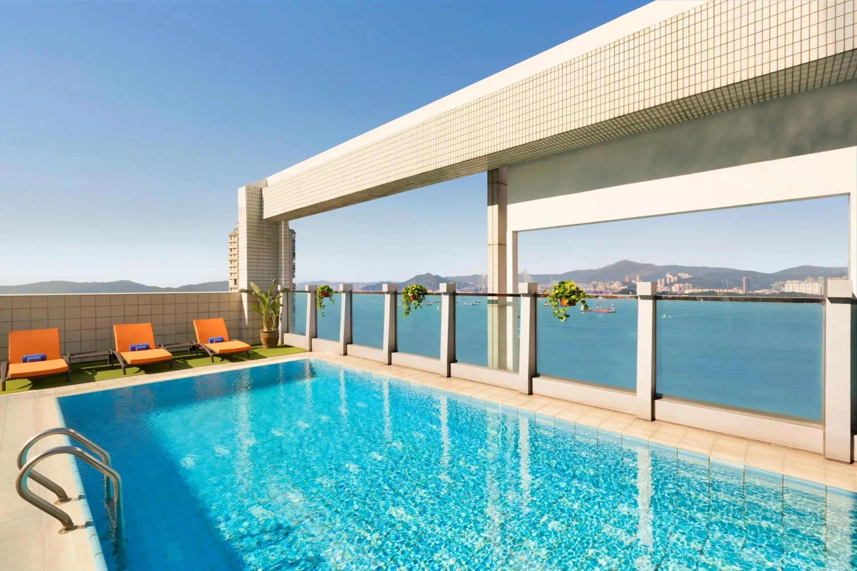 Swimming pool in Jen Hong Kong by Shangri-La Swimming pool in Jen Hong Kong by Shangri-La