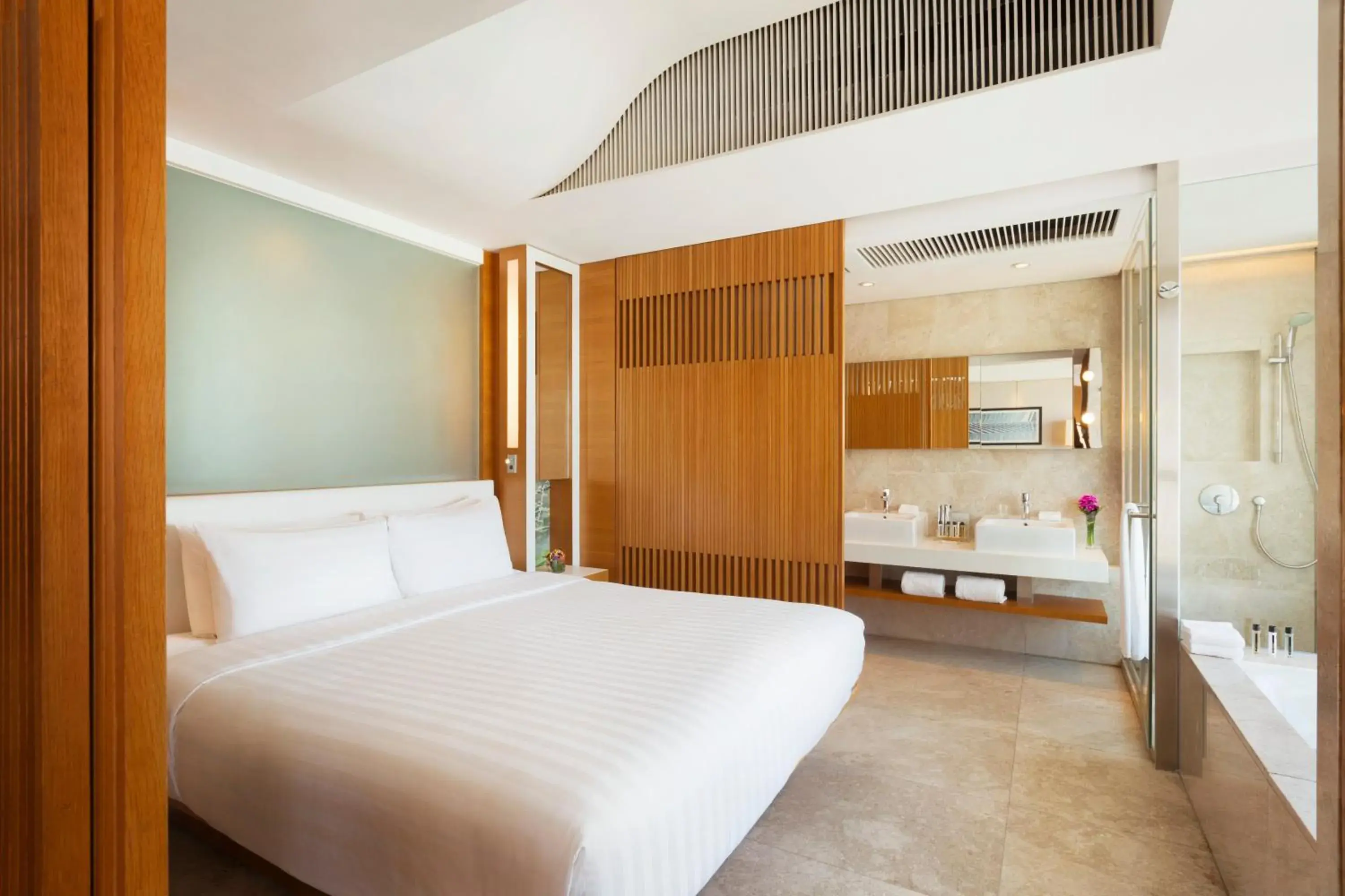 Bed in Jen Hong Kong by Shangri-La Bed in Jen Hong Kong by Shangri-La