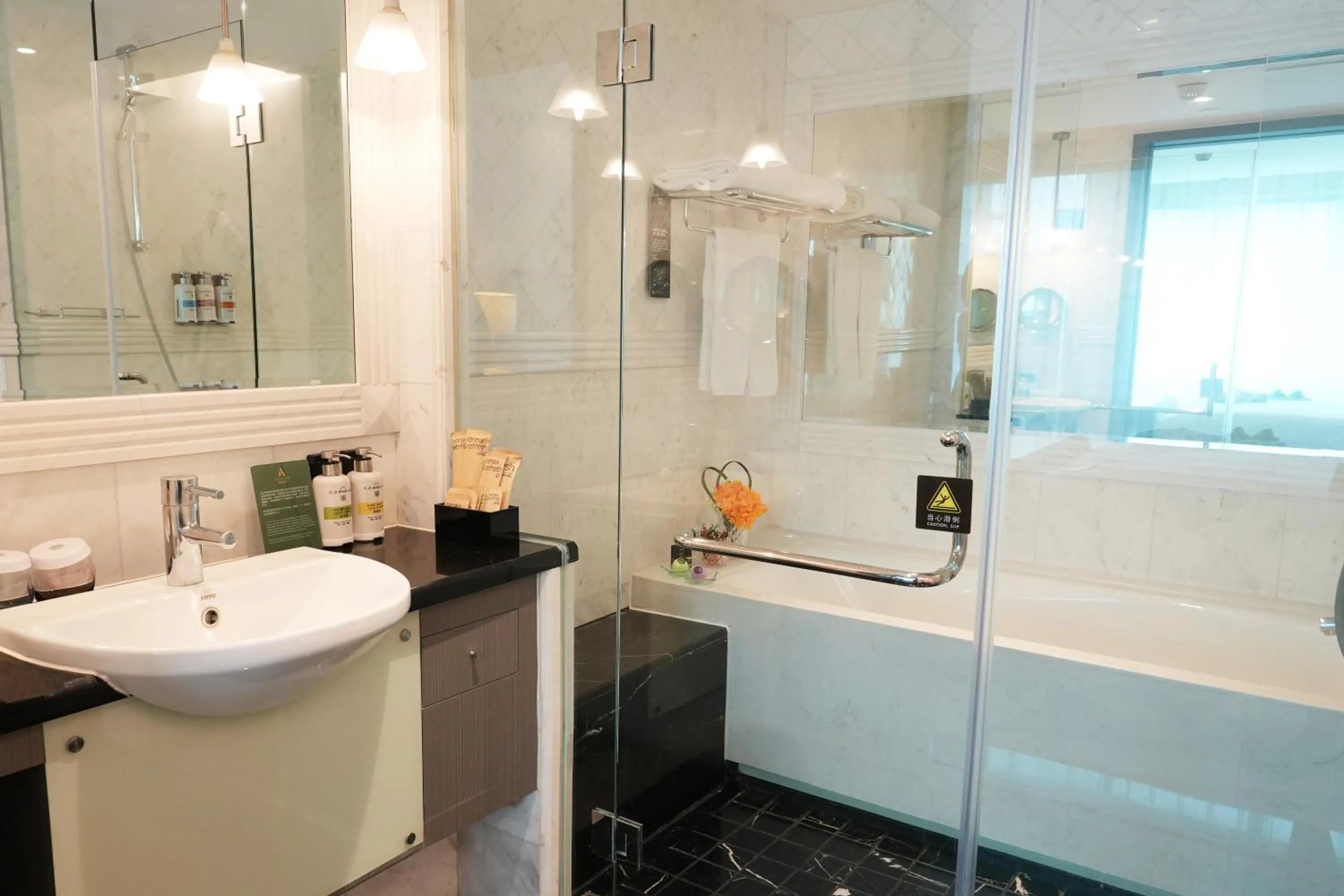 Toilet in Pullman Shanghai Central - In XinTianDi & Yu Garden Area