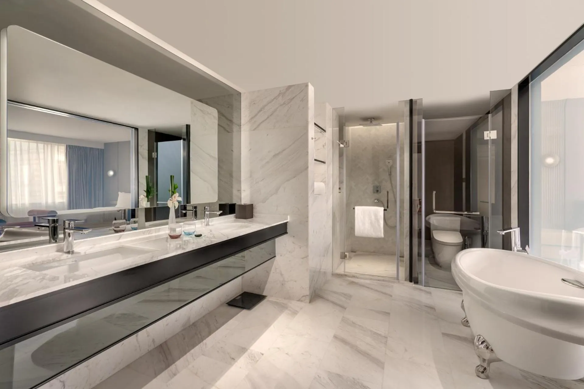 Toilet in Pullman Shanghai Central - In XinTianDi & Yu Garden Area