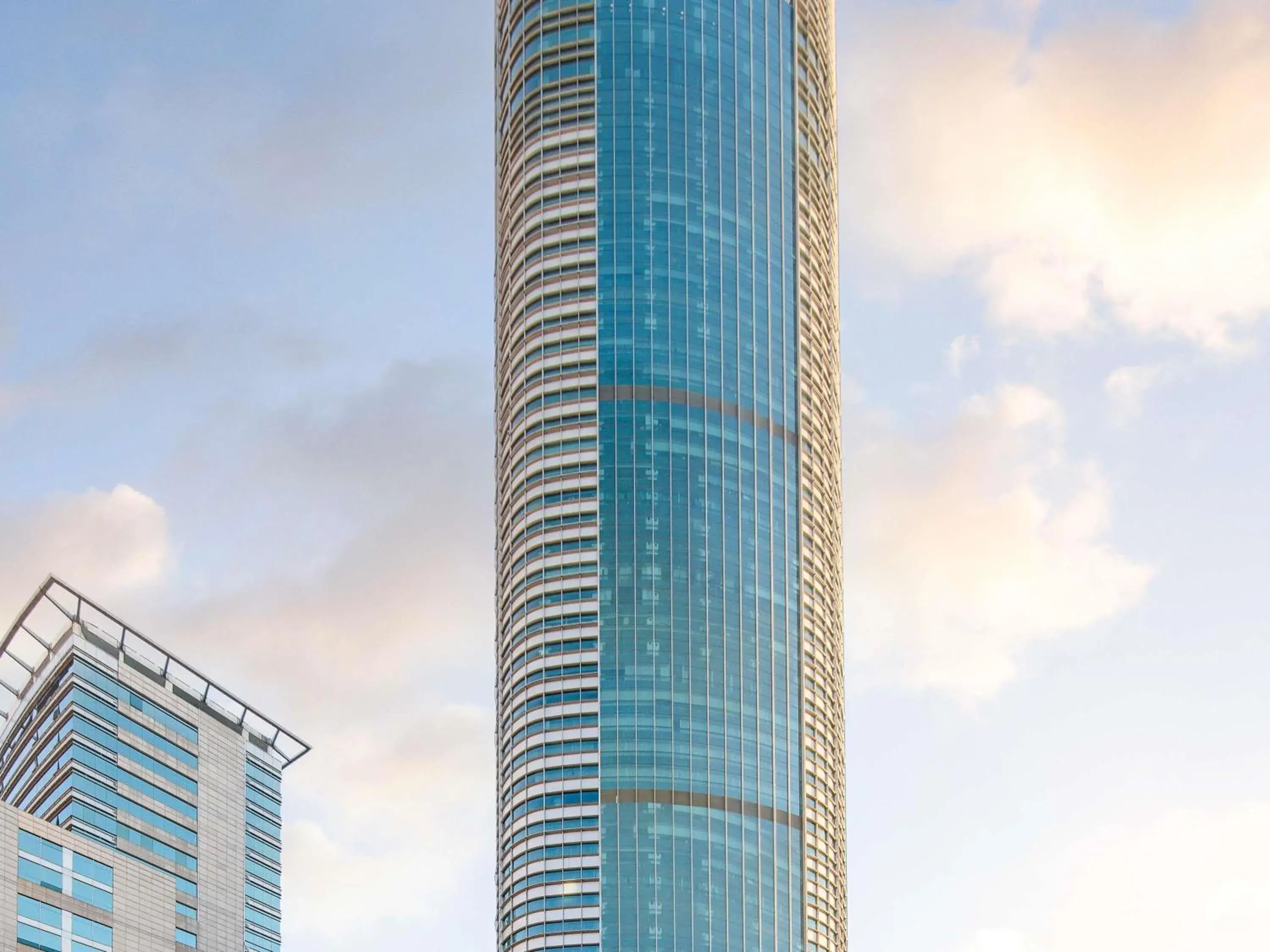 Property building in Pullman Shanghai Central - In XinTianDi & Yu Garden Area Property building in Pullman Shanghai Central - In XinTianDi & Yu Garden Area