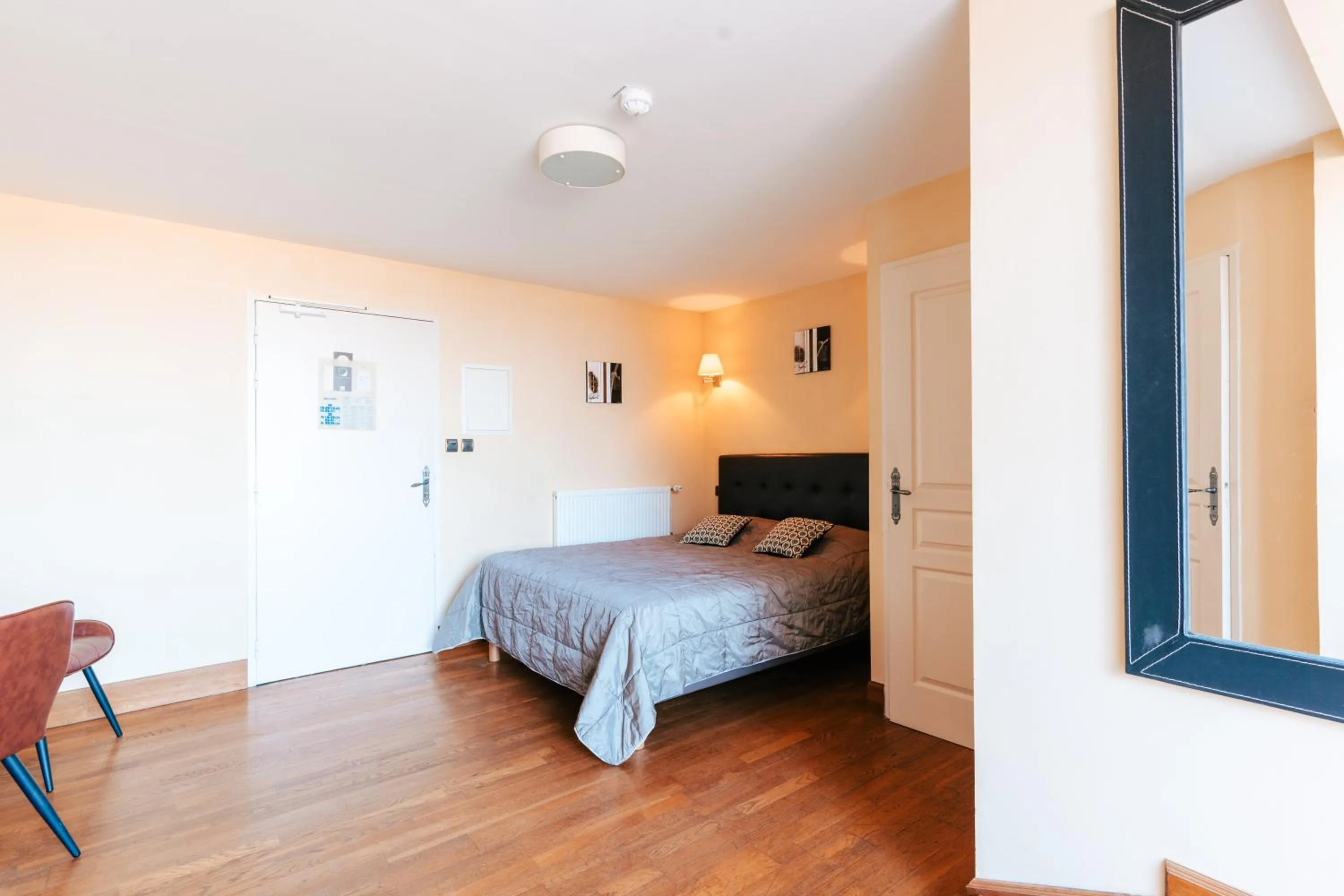 Bedroom, Bed in Hotel des Consuls