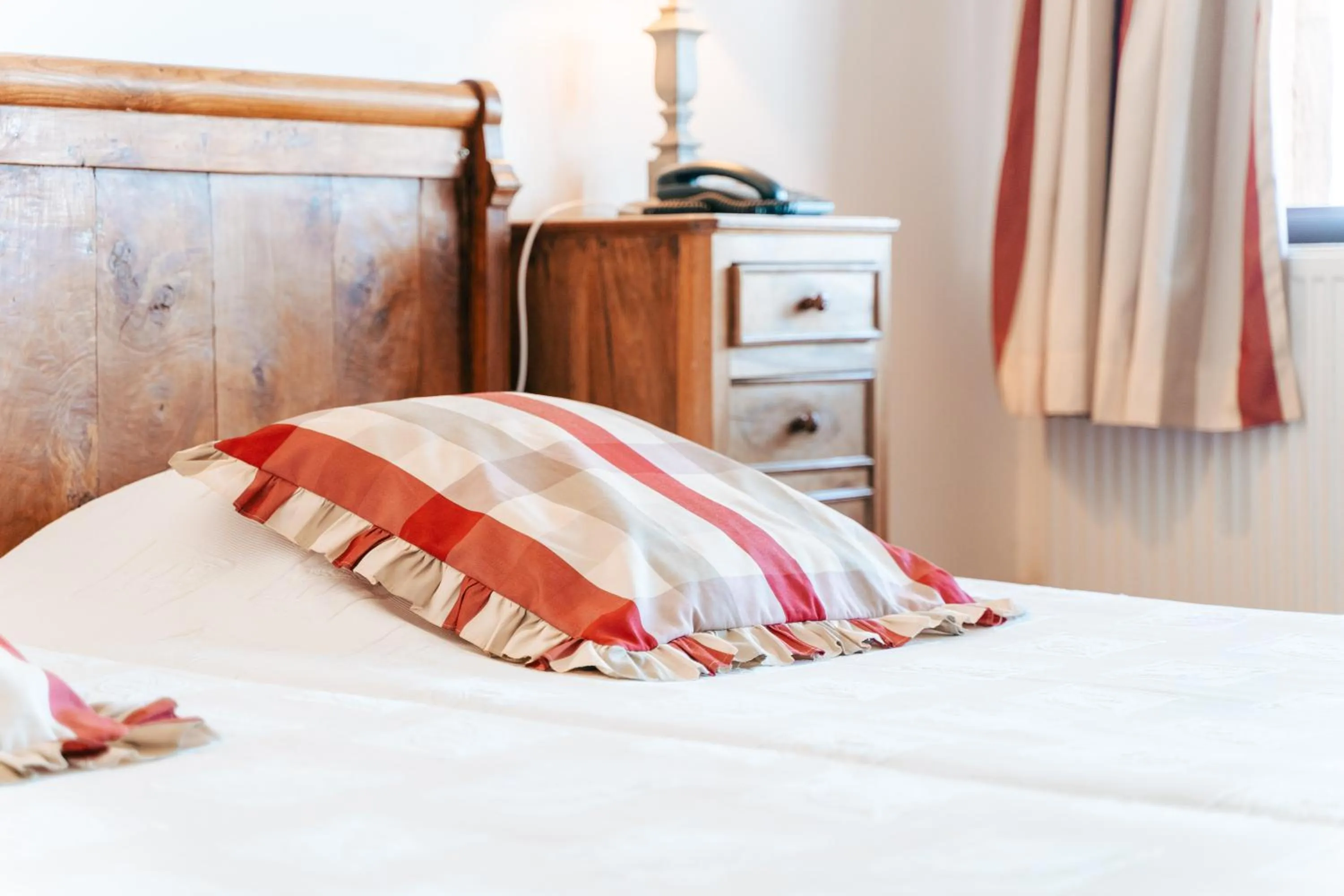 Bedroom, Bed in Hotel des Consuls