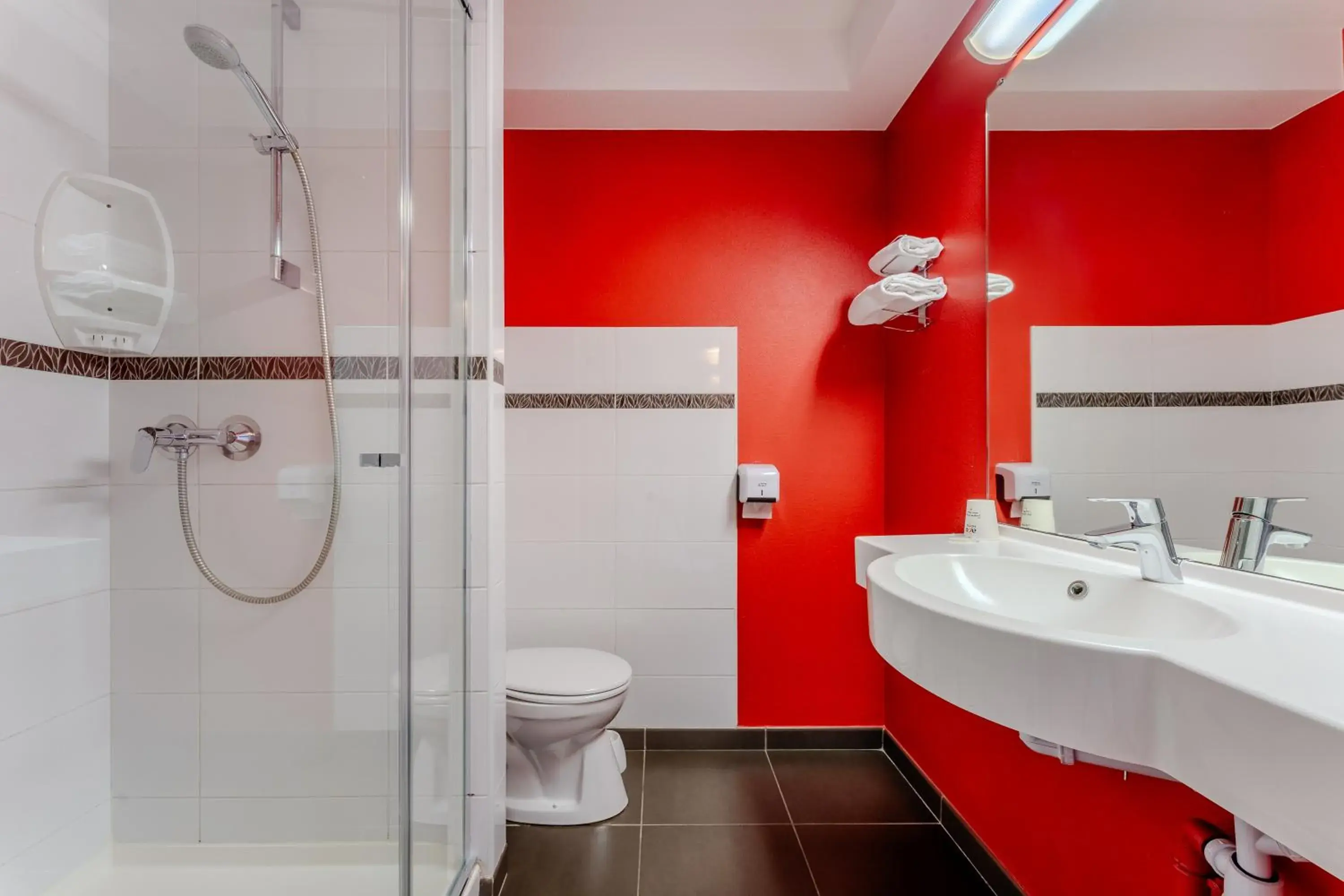 Quadruple Room (1 Double Bed, 1 Single Bed, 1 Childrens' Bed (70/63 in) in Ace Hotel Brive Quadruple Room (1 Double Bed, 1 Single Bed, 1 Childrens' Bed (70/63 in) in Ace Hotel Brive