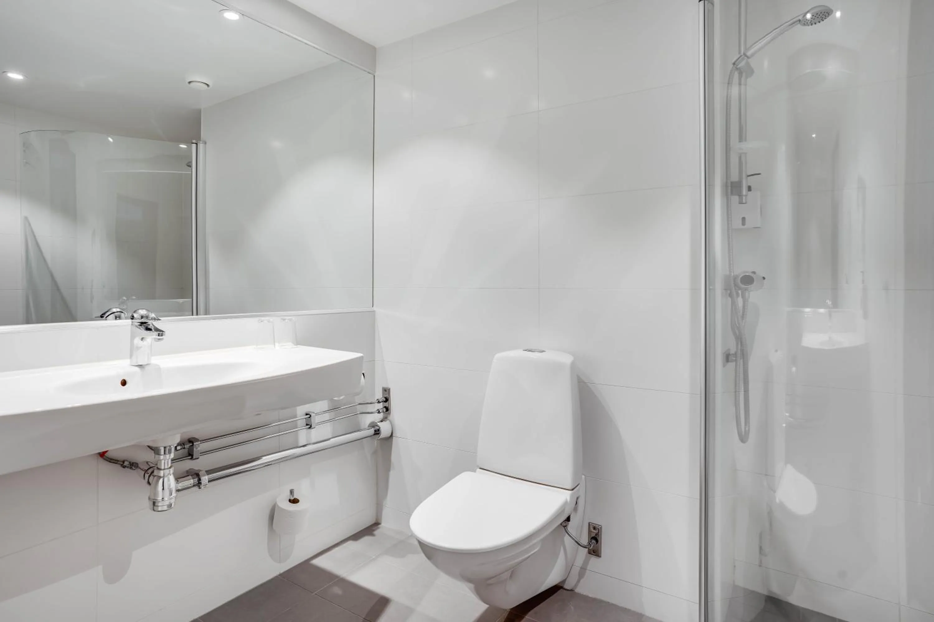 Shower in Quality Hotel Grand Kristianstad