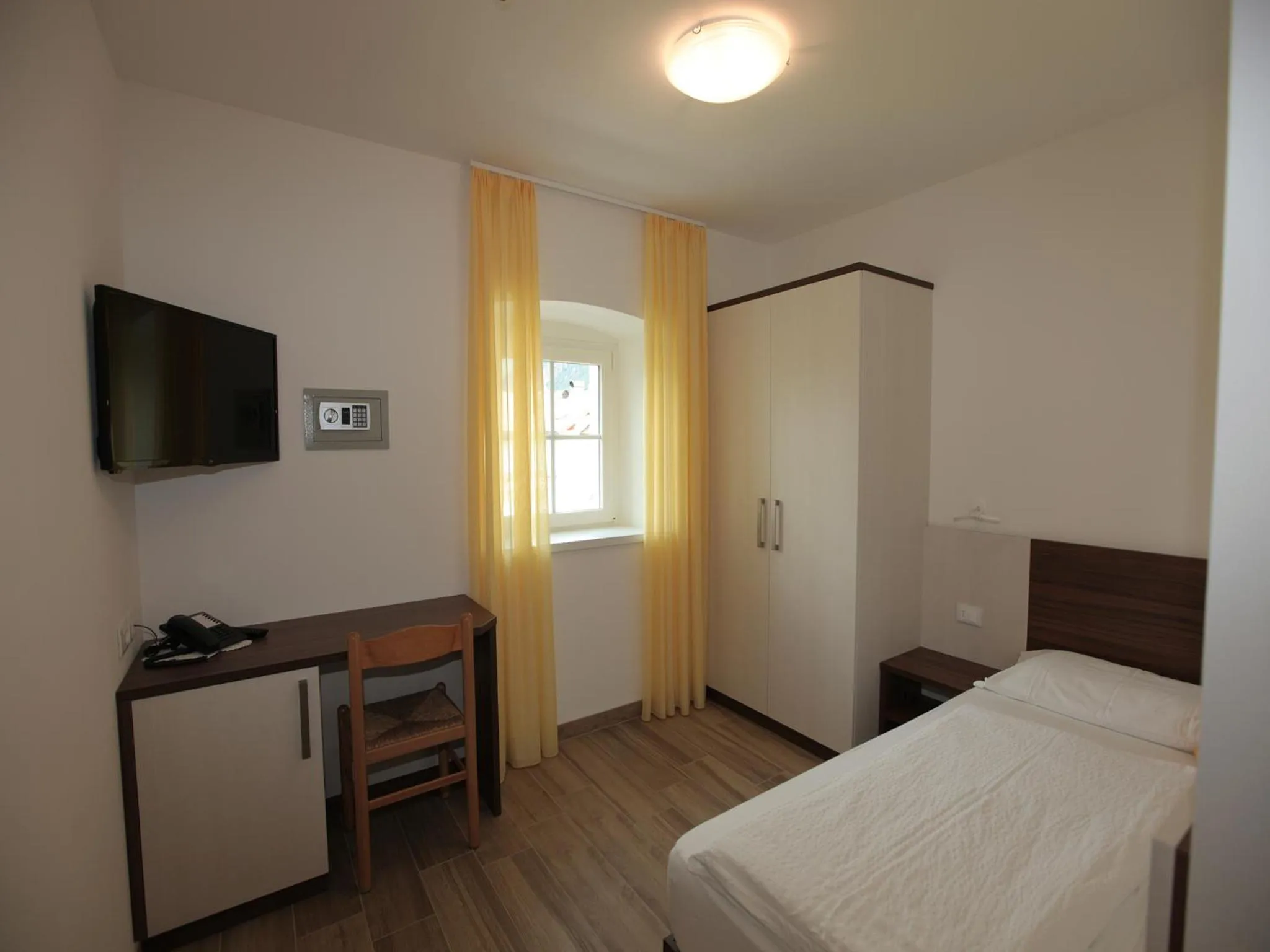 Day, Bed in Hotel Stampfer B&B