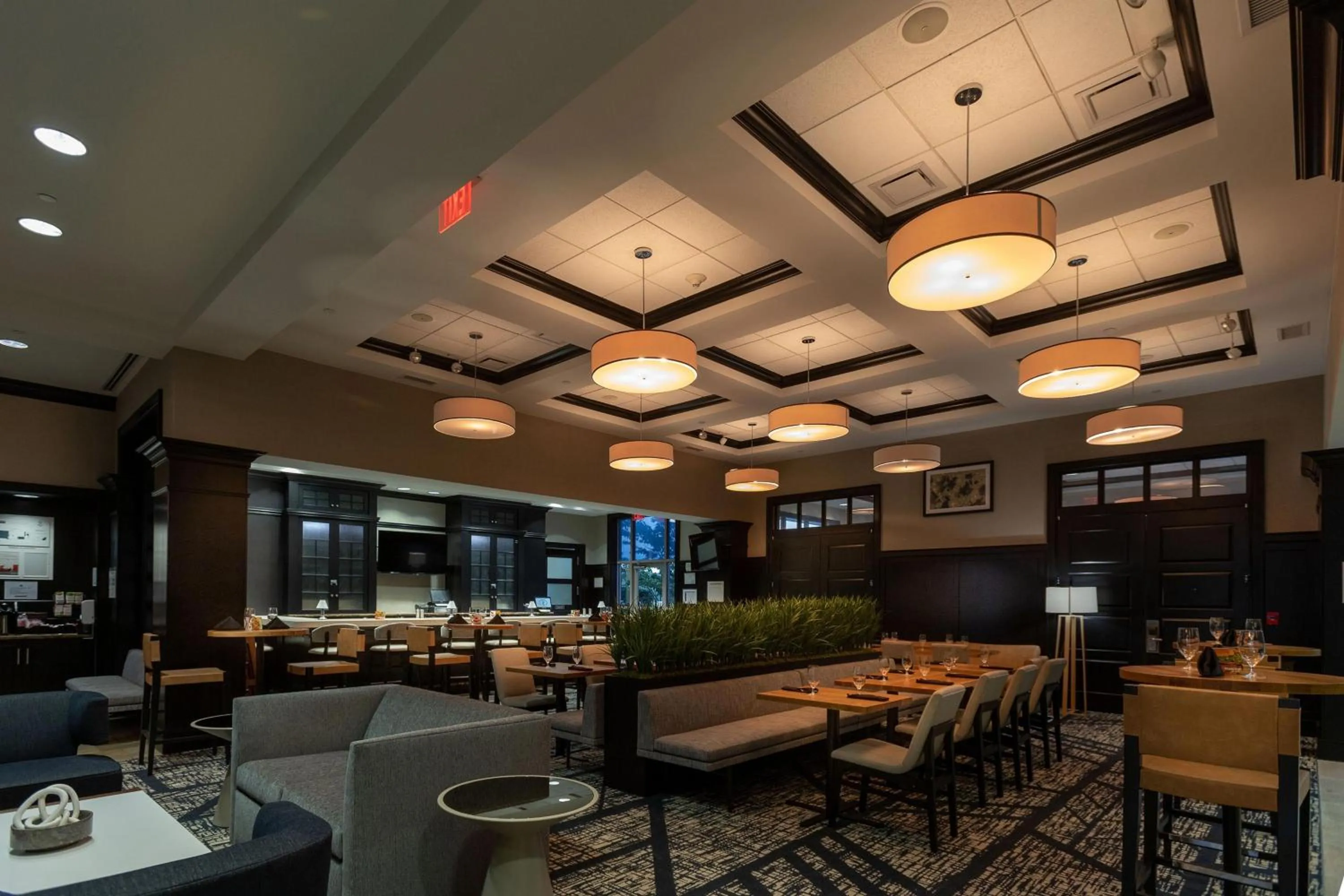 Lounge or bar in Sheraton Chicago Northbrook