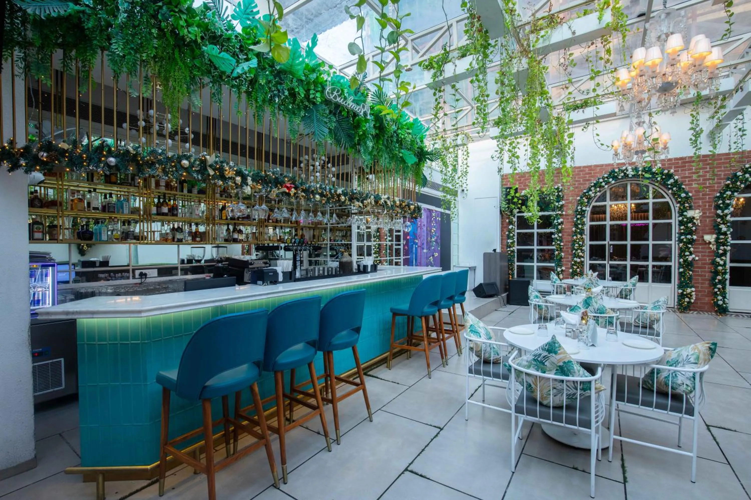 Restaurant/places to eat in Treebo Hiramani Parel Lalbaug